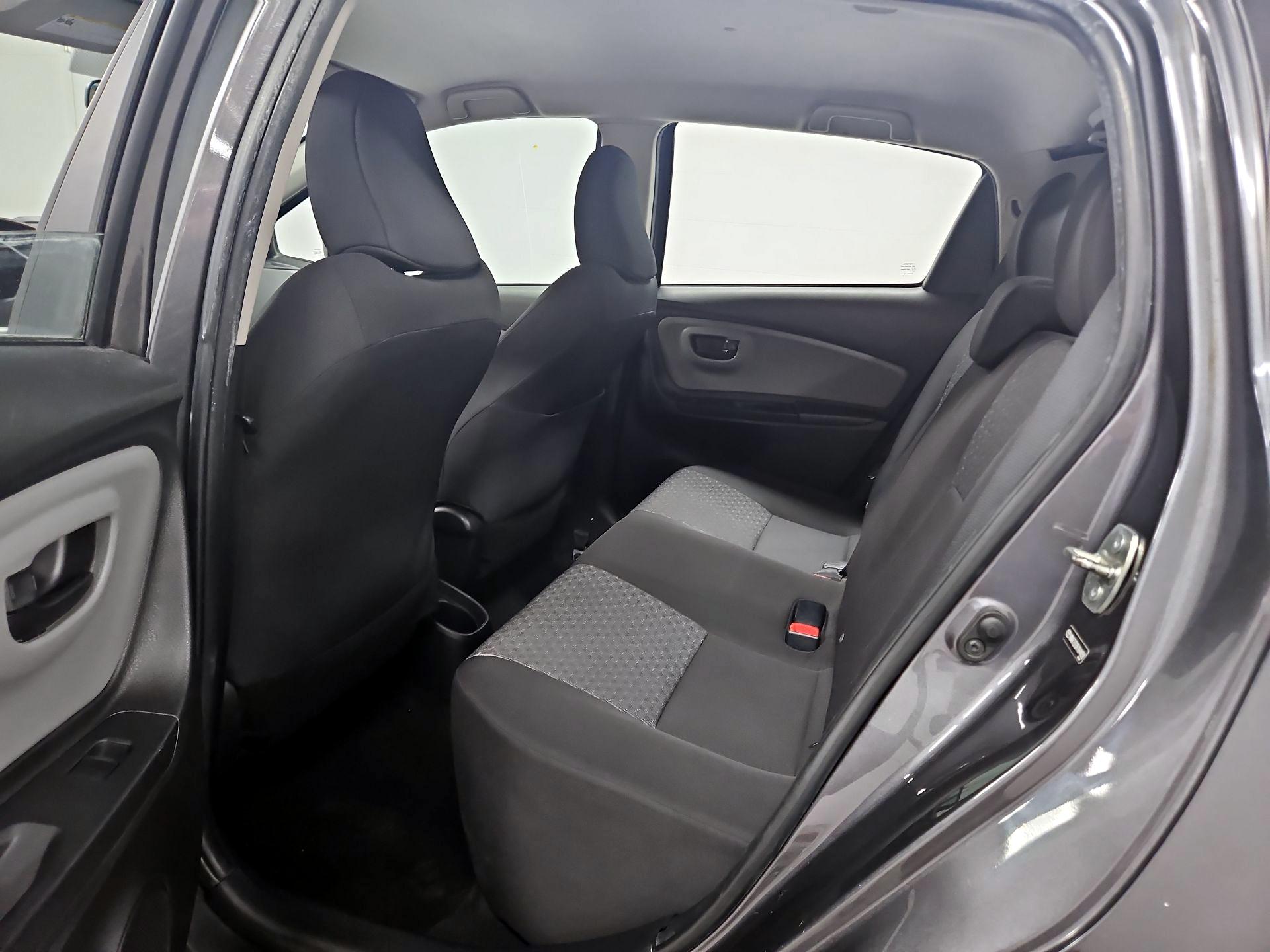 Thumbnail: 2015 Toyota Yaris - 18