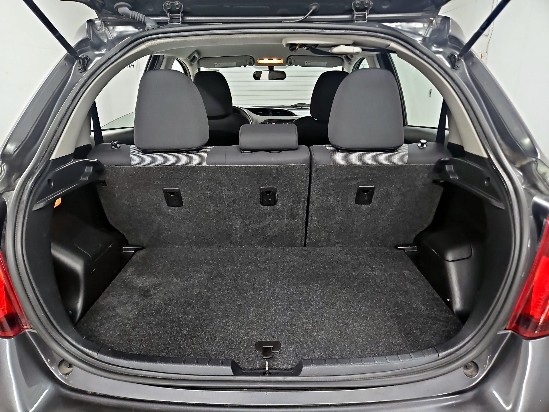 Thumbnail: 2015 Toyota Yaris - 19