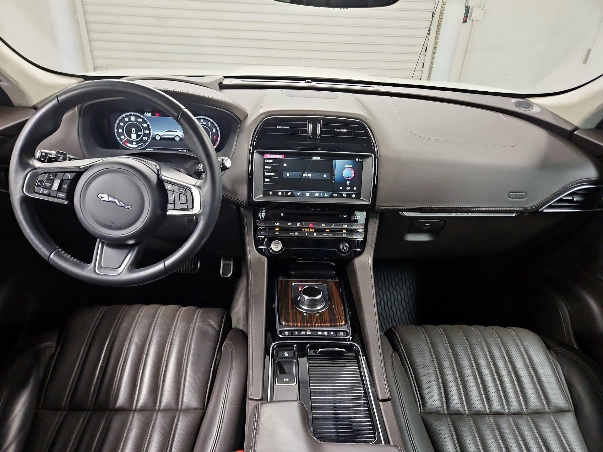 Thumbnail: 2019 Jaguar F-Pace - 9