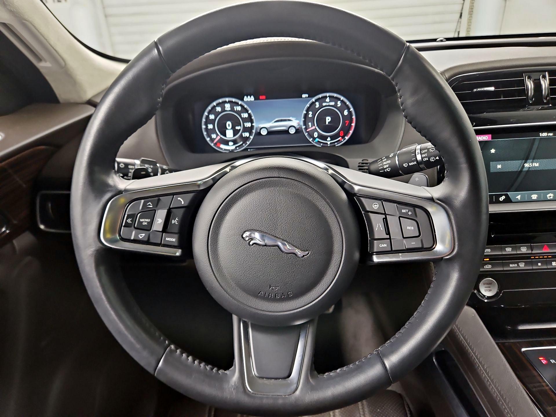 Thumbnail: 2019 Jaguar F-Pace - 10