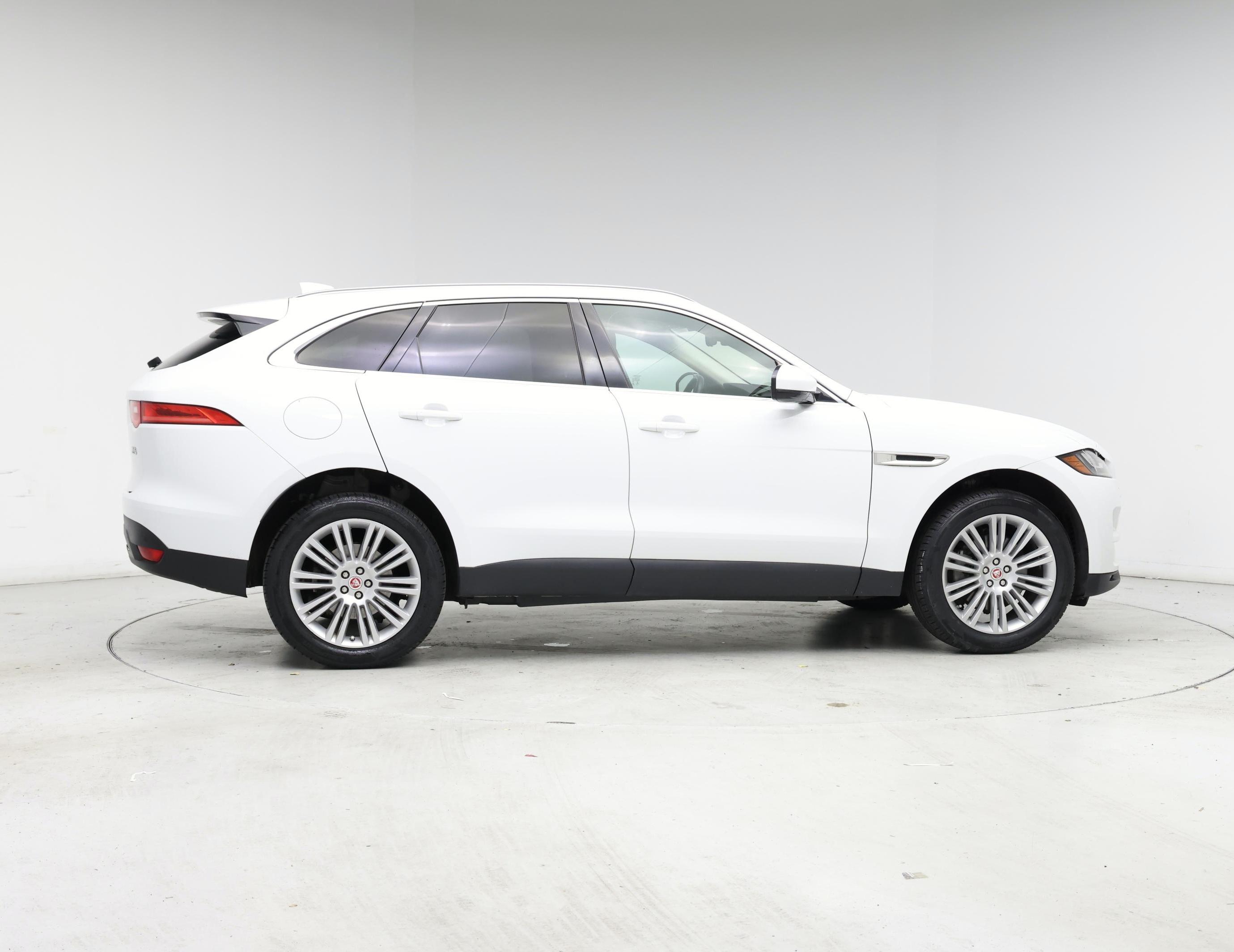 Thumbnail: 2019 Jaguar F-Pace - 7