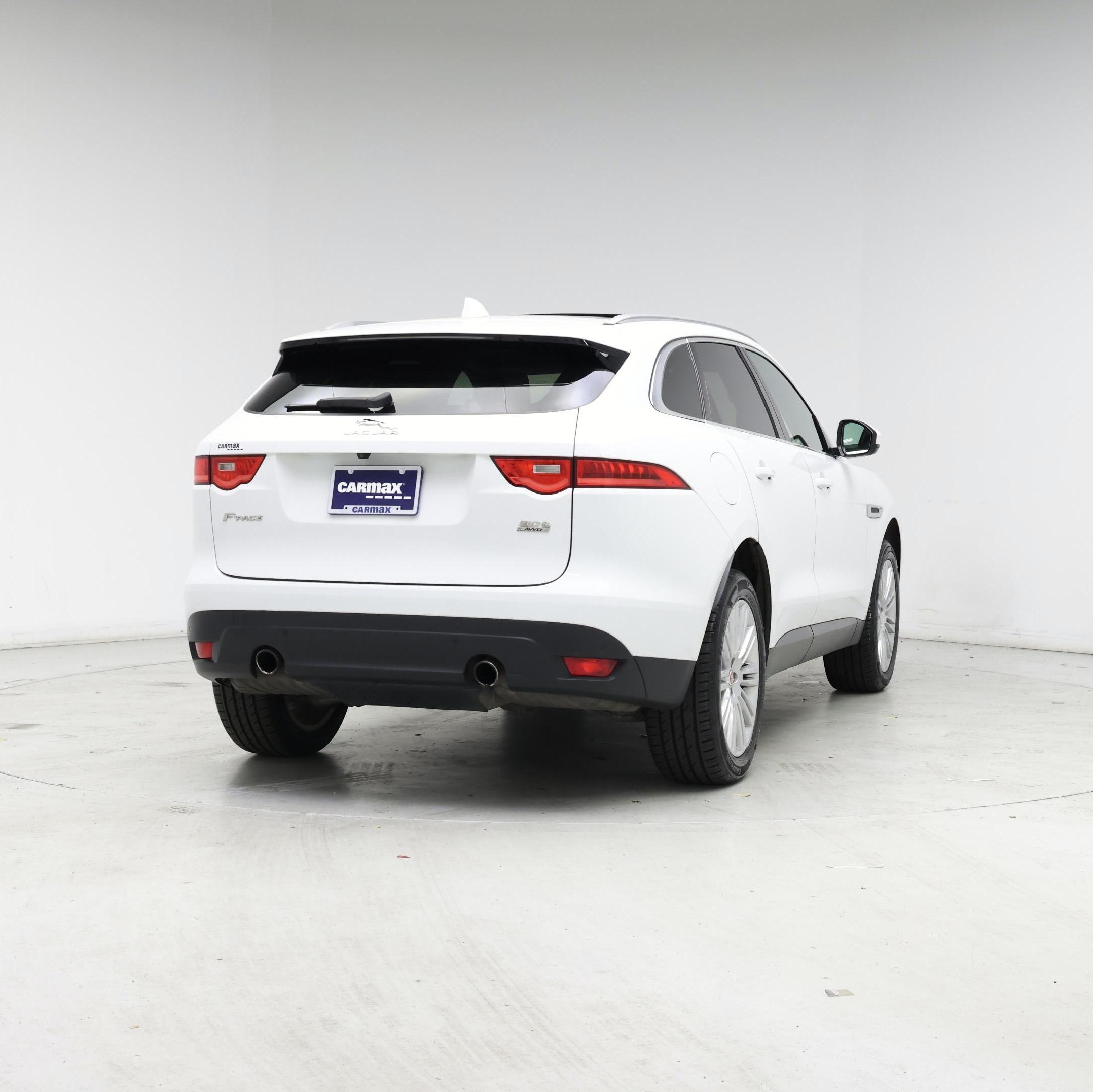 Thumbnail: 2019 Jaguar F-Pace - 8