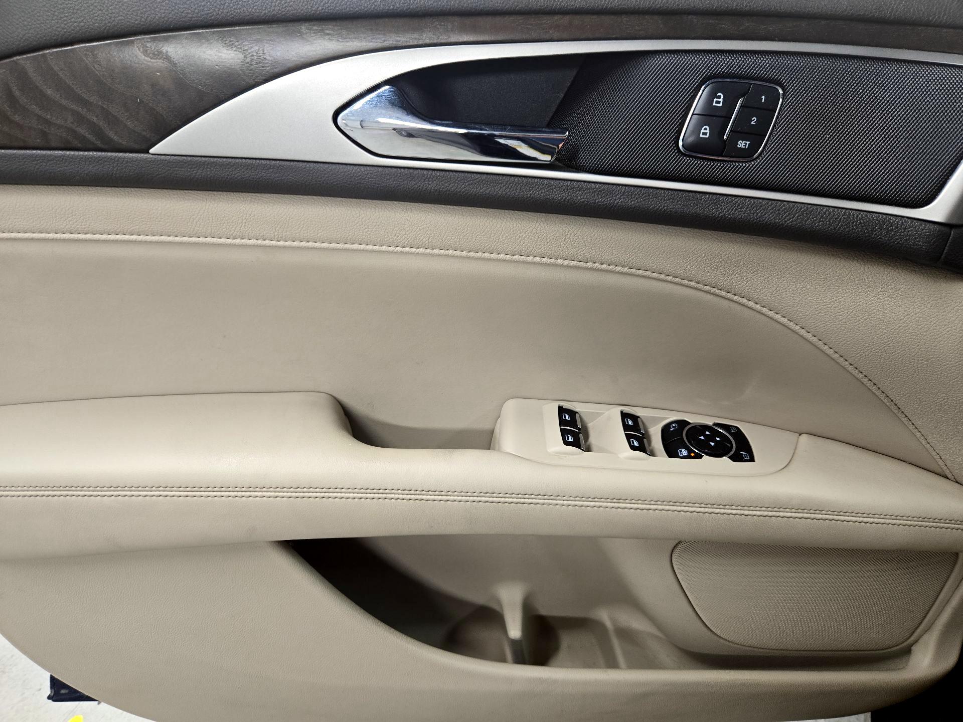 Thumbnail: 2017 Lincoln MKZ - 12
