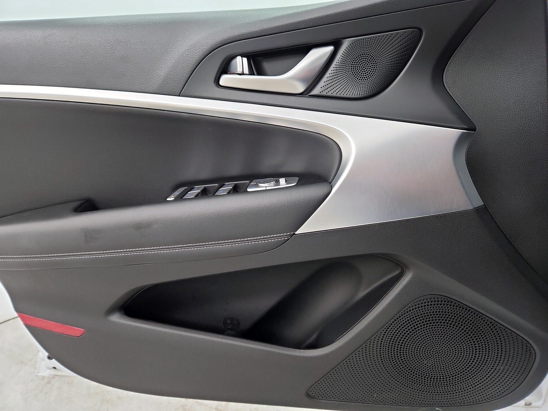 Thumbnail: 2023 Genesis G70 - 12