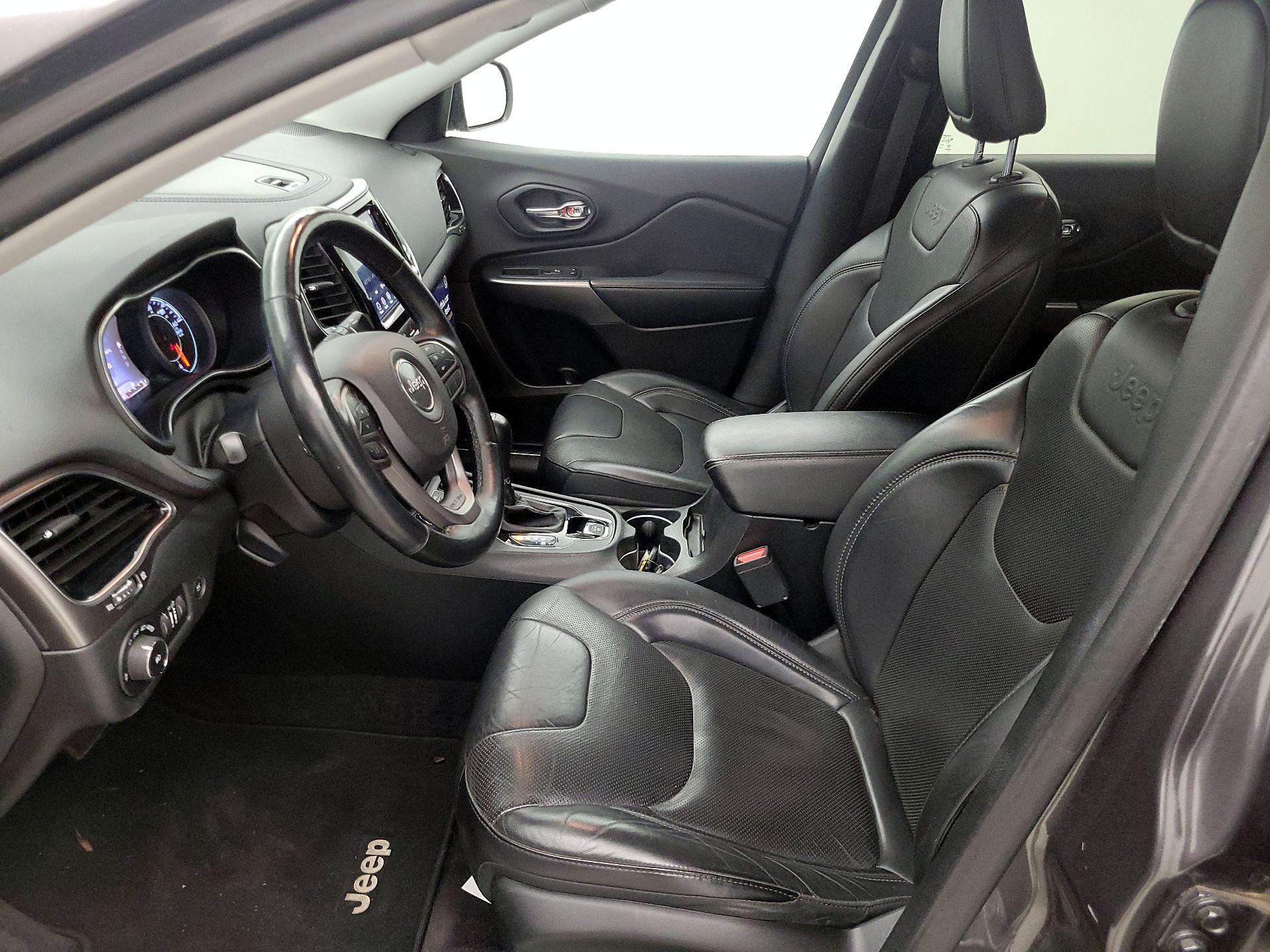 Thumbnail: 2019 Jeep Cherokee - 11