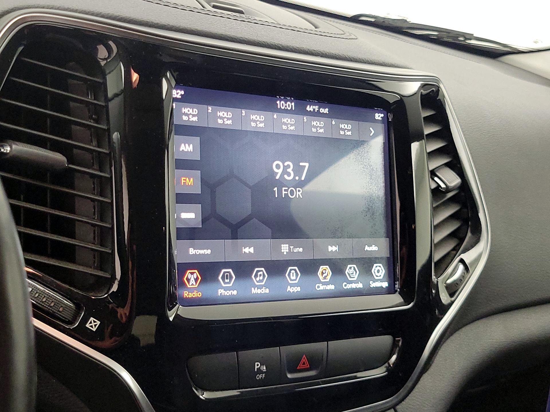 Thumbnail: 2019 Jeep Cherokee - 15