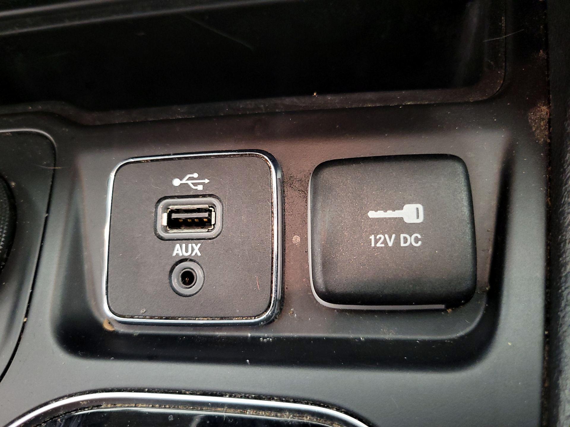 Thumbnail: 2019 Jeep Cherokee - 18