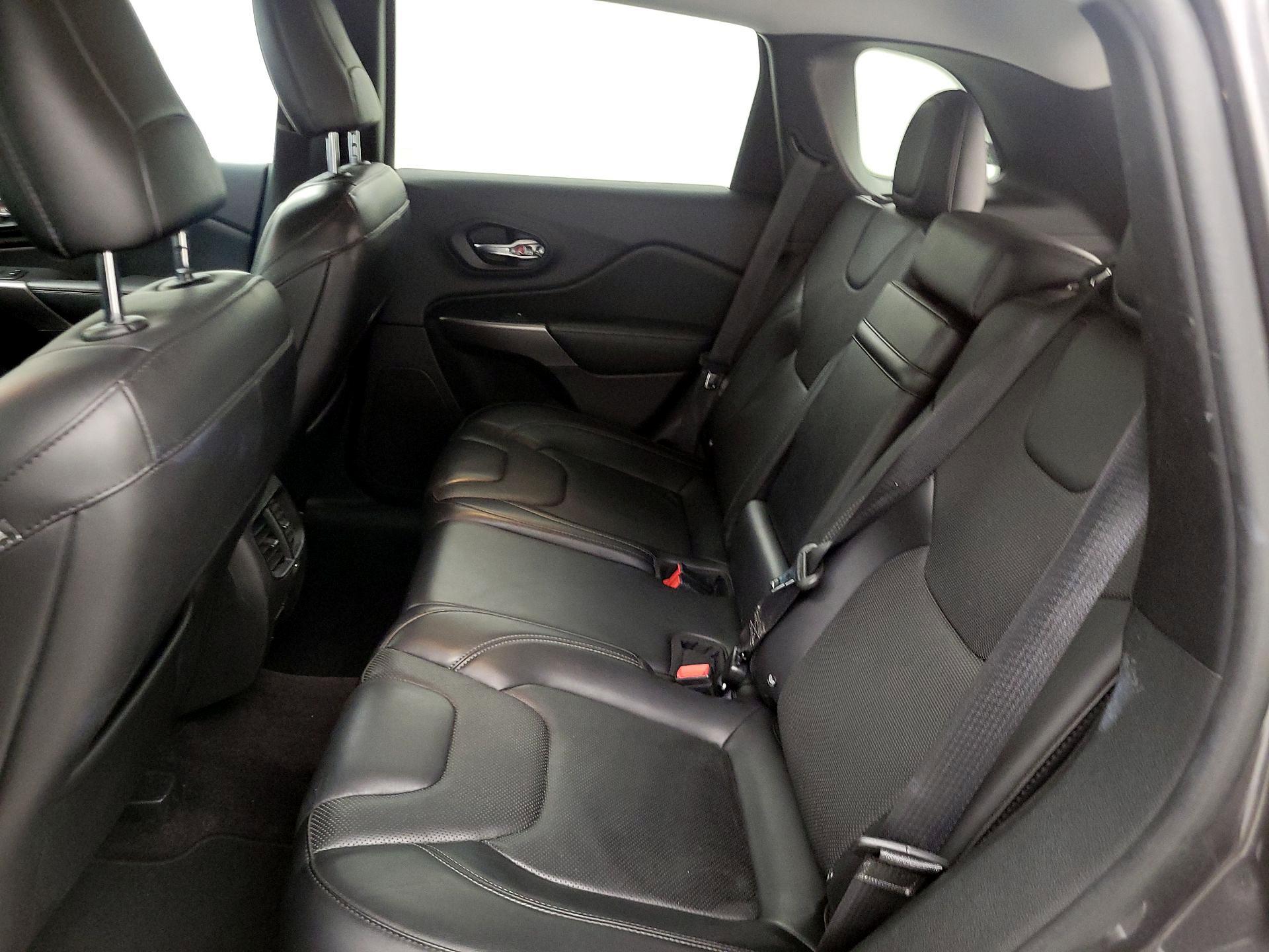 Thumbnail: 2019 Jeep Cherokee - 19