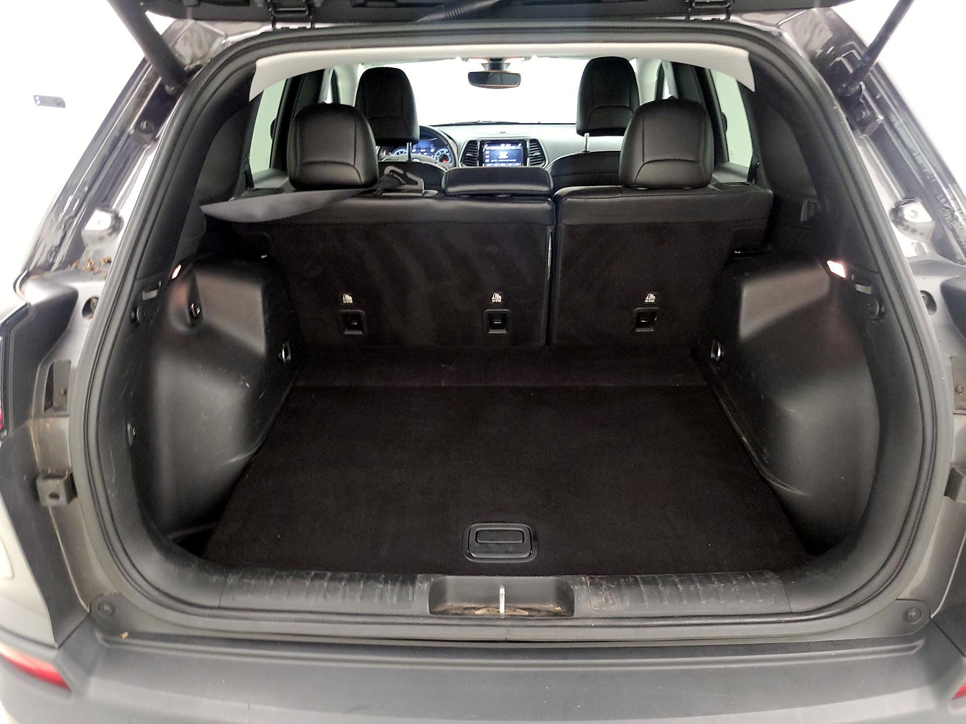 Thumbnail: 2019 Jeep Cherokee - 20