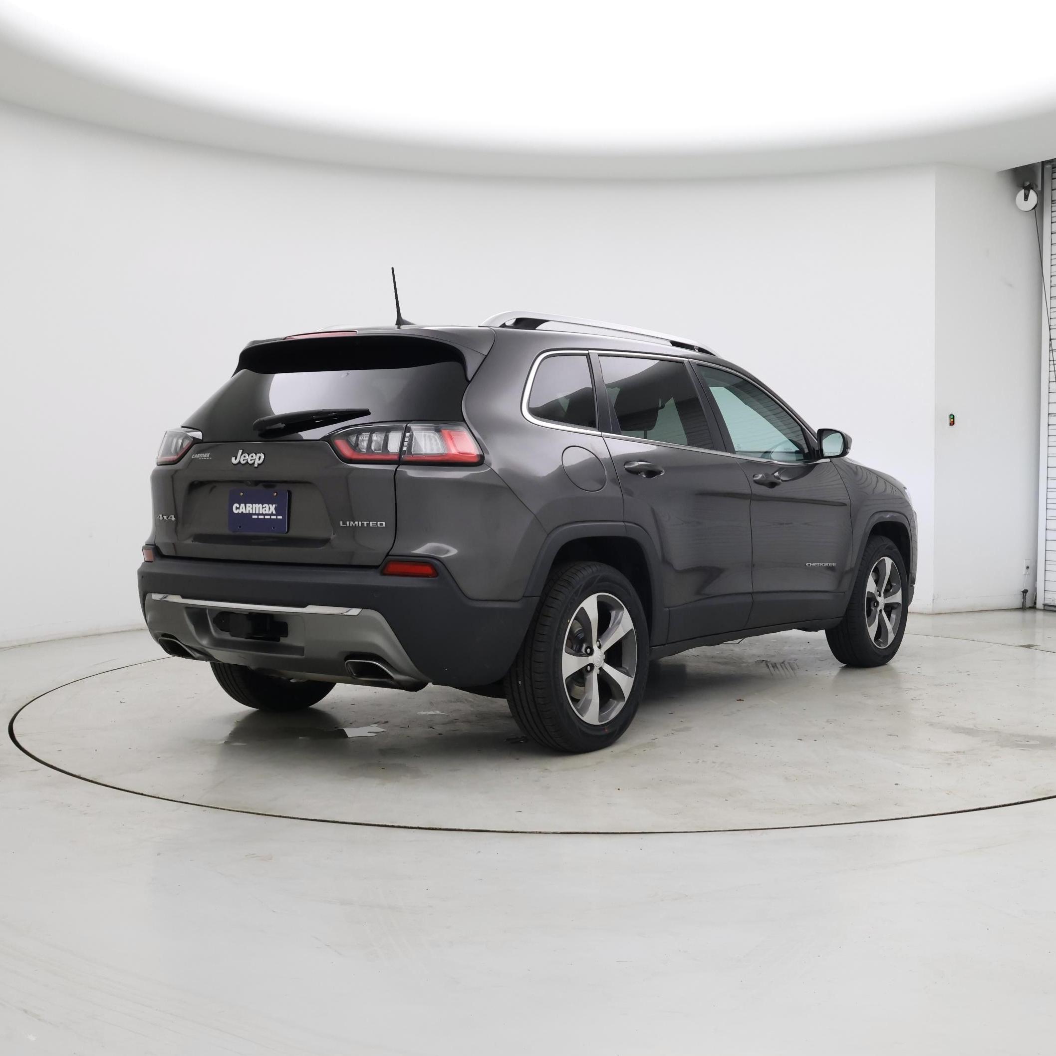 Thumbnail: 2019 Jeep Cherokee - 8
