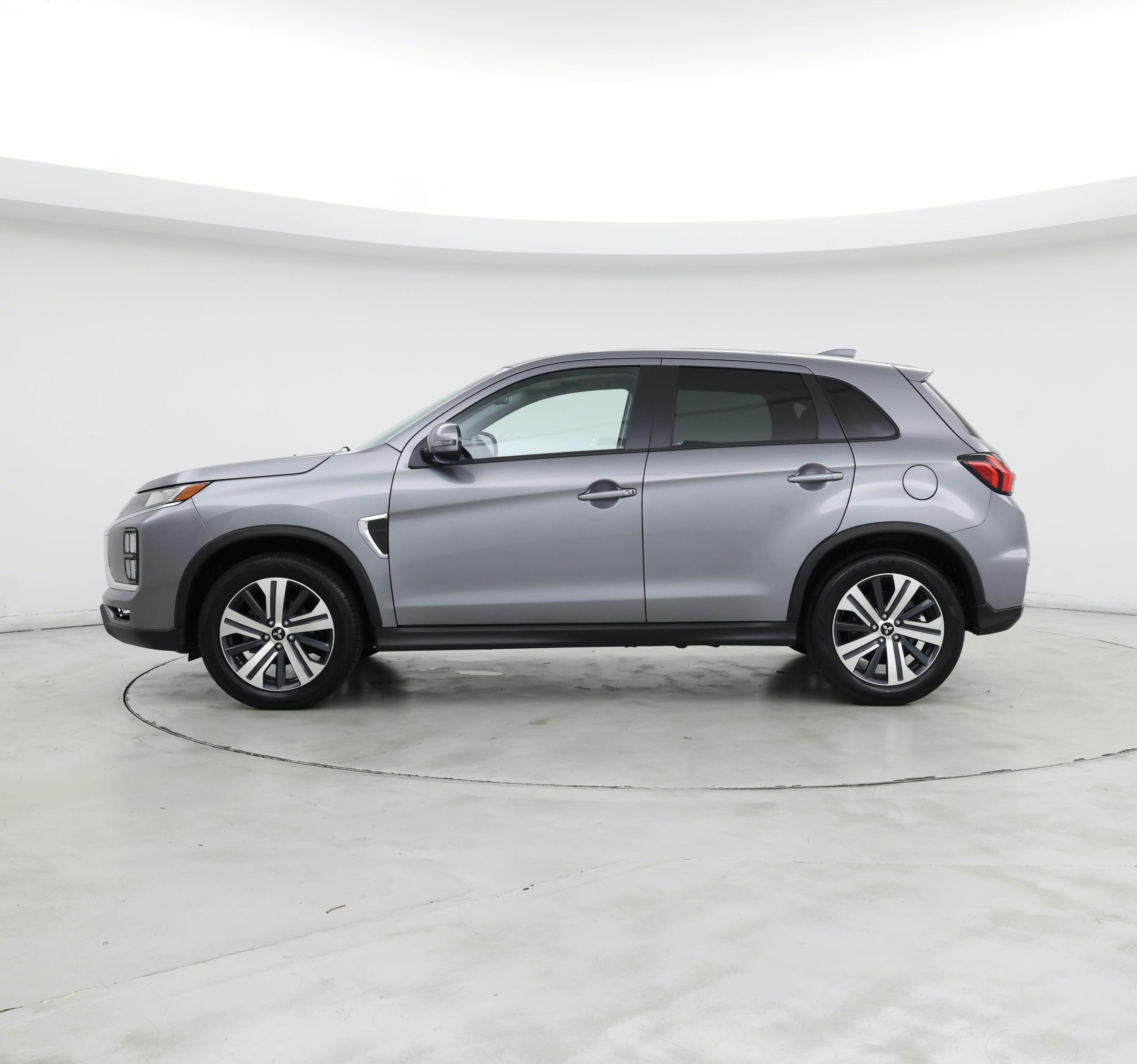 Thumbnail: 2023 Mitsubishi Outlander Sport - 3