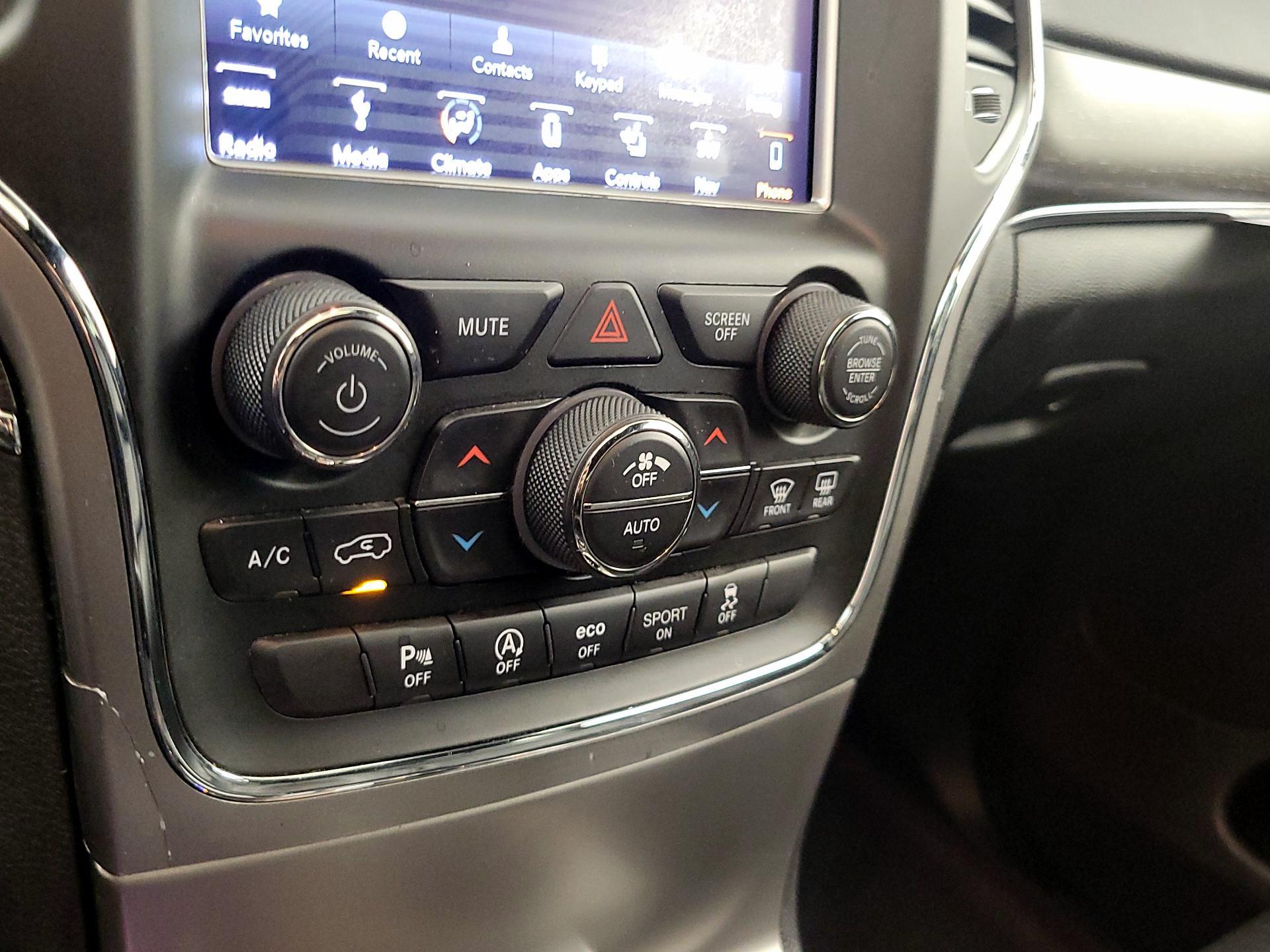 Thumbnail: 2018 Jeep Grand Cherokee - 17
