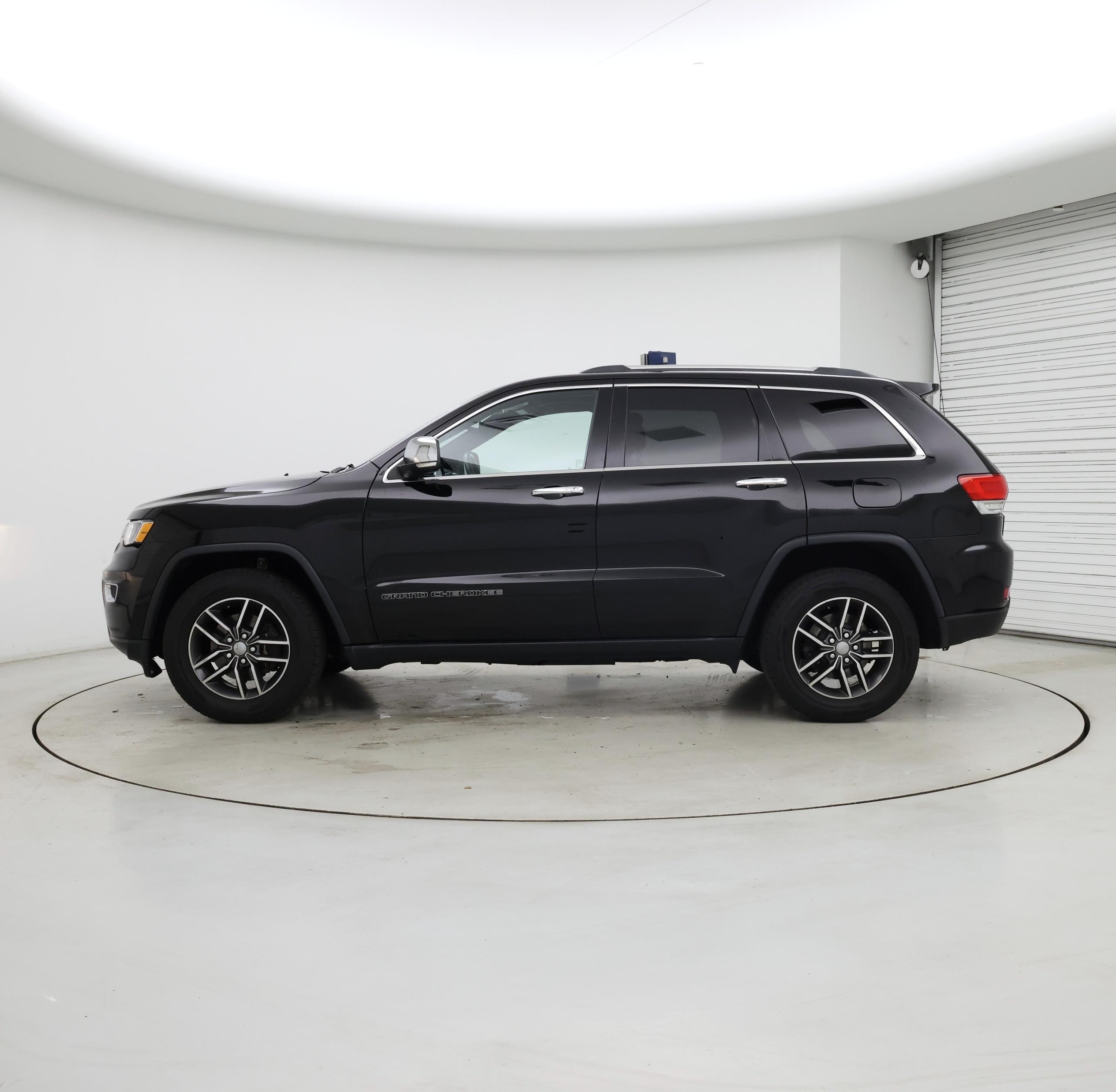 Thumbnail: 2018 Jeep Grand Cherokee - 3