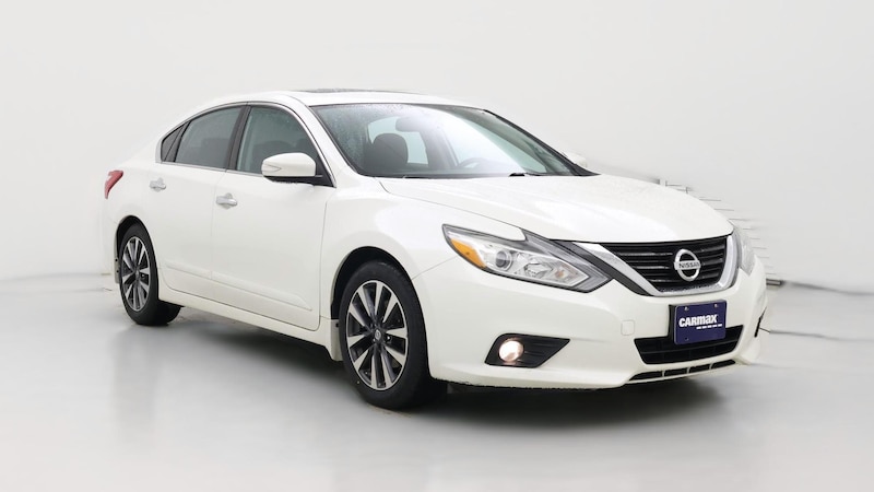 2017 Nissan Altima SV Hero Image