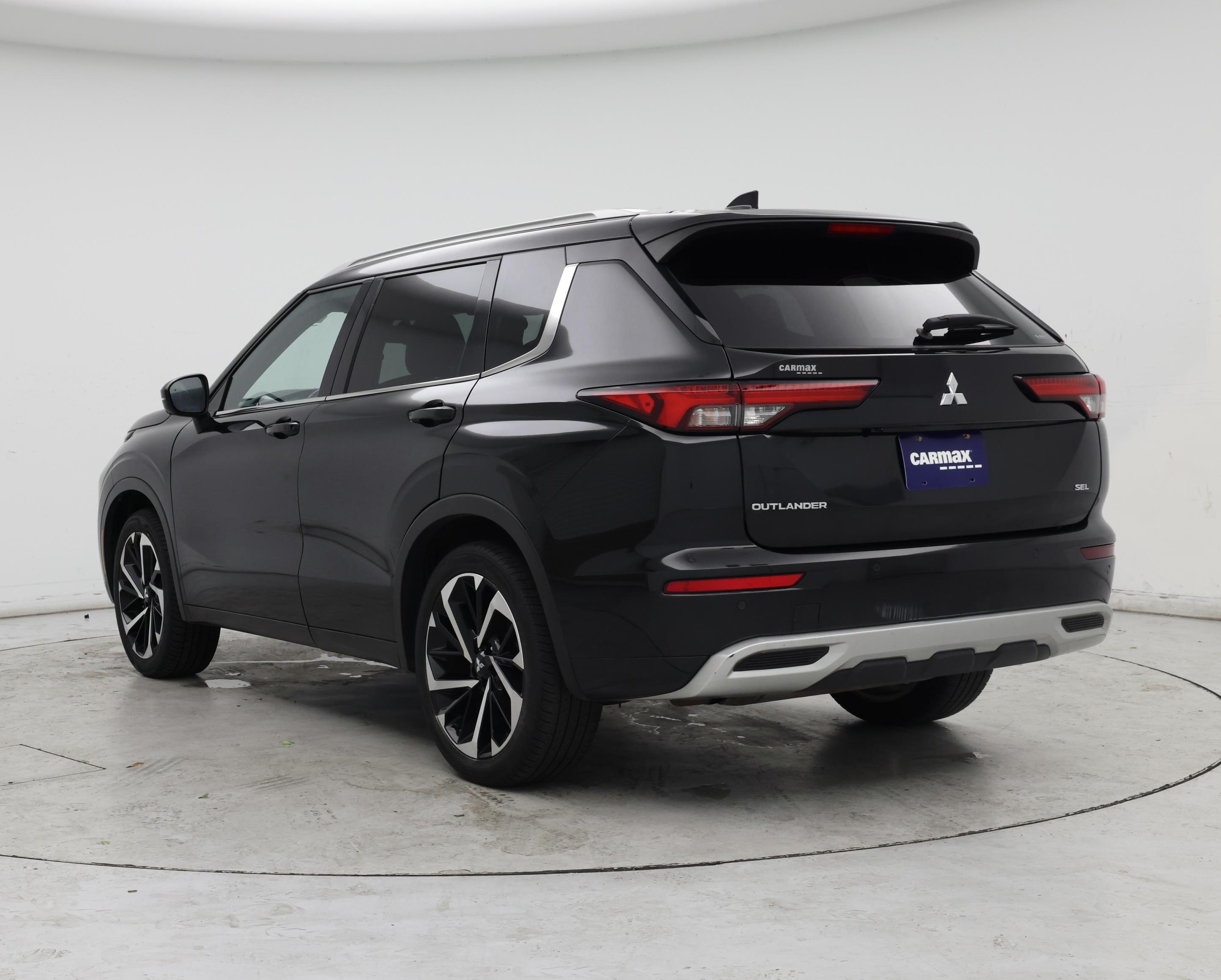 Thumbnail: 2022 Mitsubishi Outlander - 2