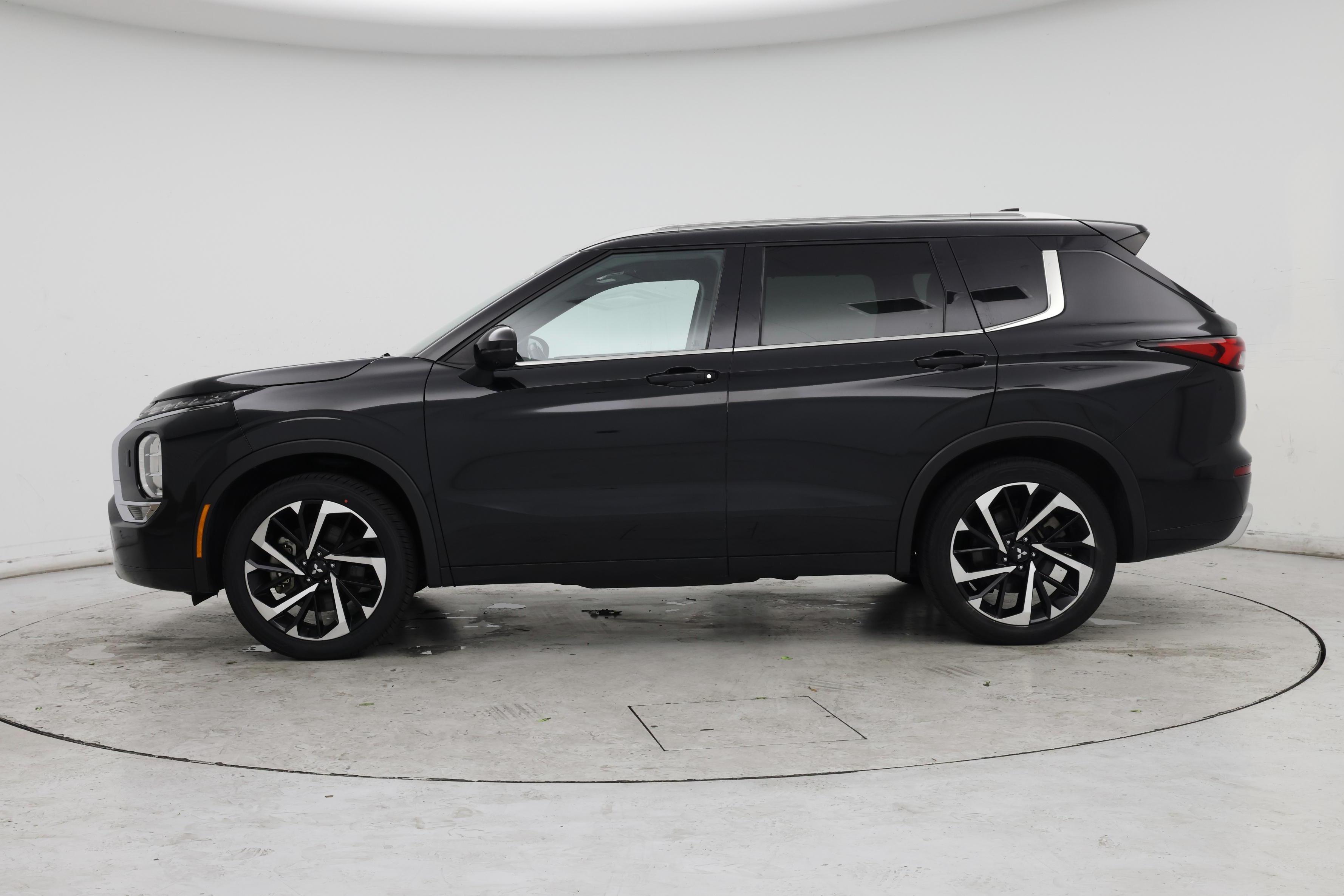 Thumbnail: 2022 Mitsubishi Outlander - 3