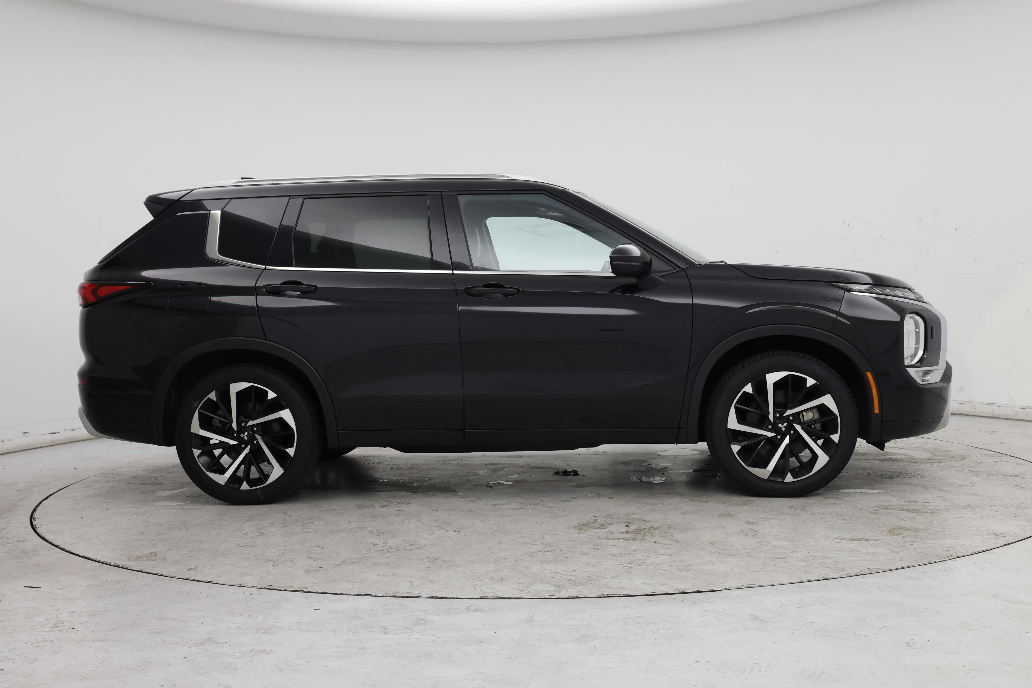 Thumbnail: 2022 Mitsubishi Outlander - 7