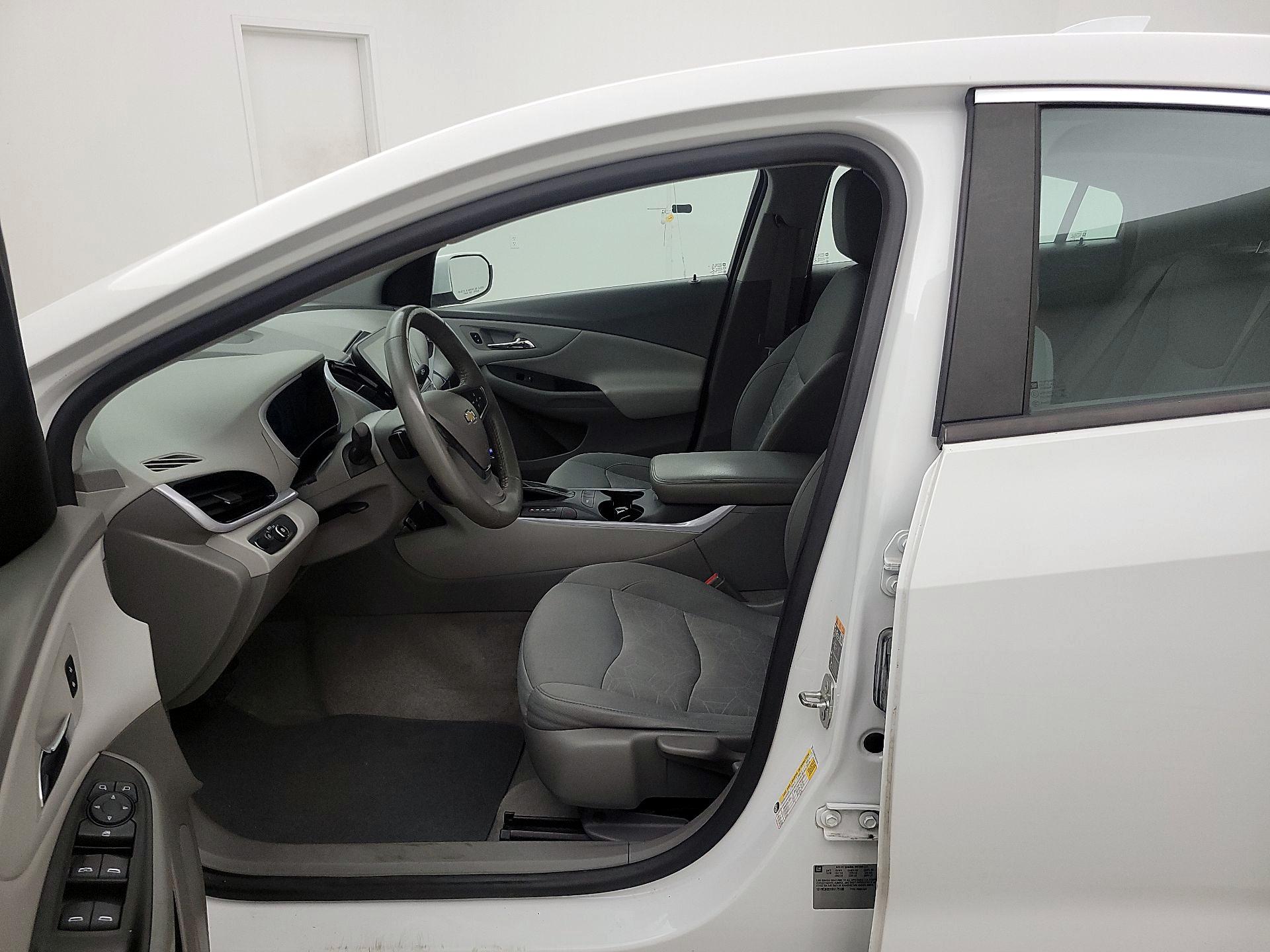Thumbnail: 2017 Chevrolet Volt - 11