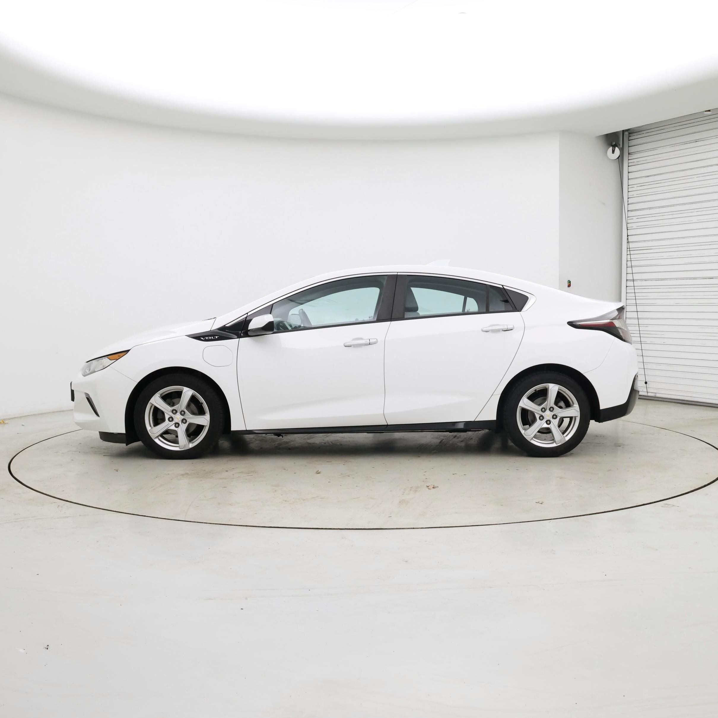 Thumbnail: 2017 Chevrolet Volt - 3