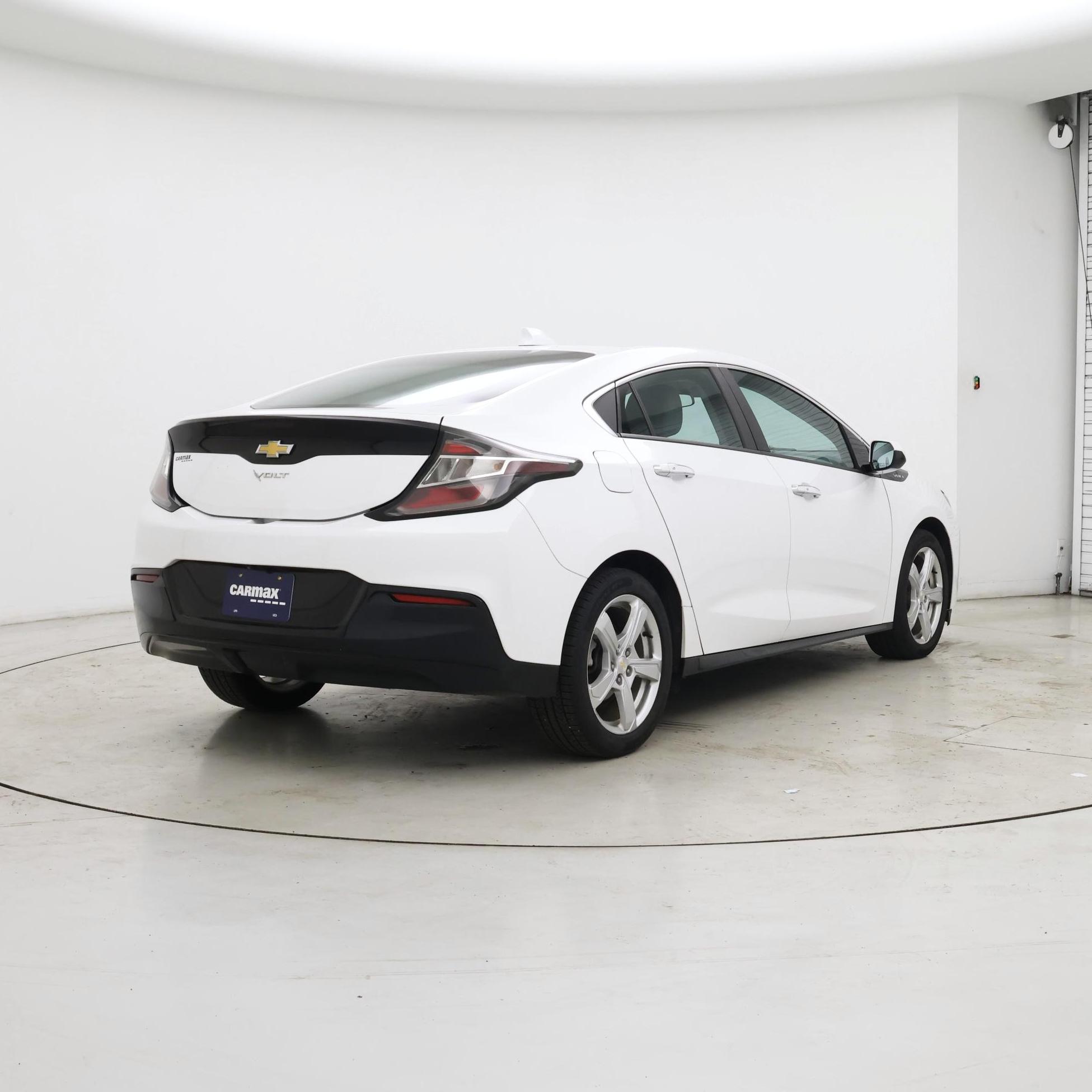 Thumbnail: 2017 Chevrolet Volt - 8