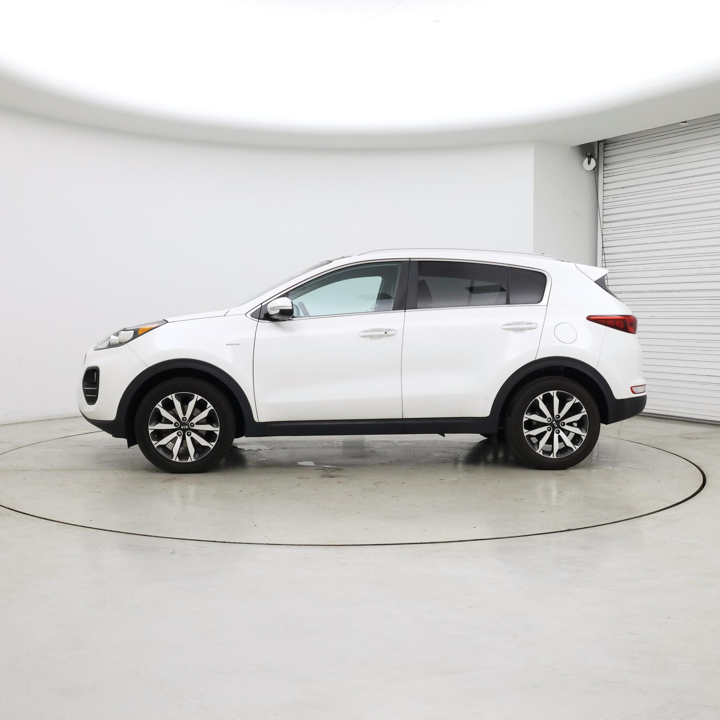 Thumbnail: 2017 Kia Sportage - 3