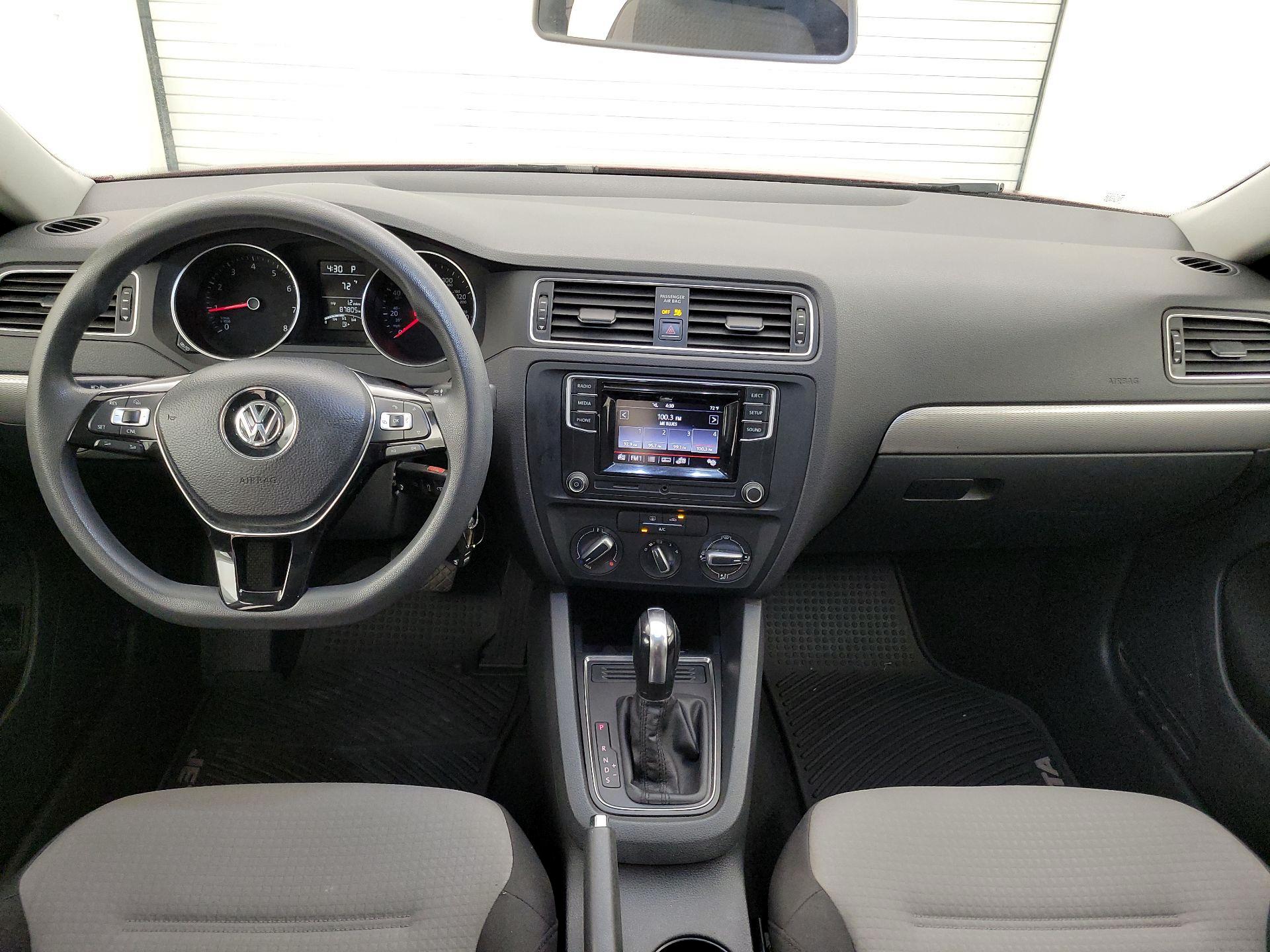 Thumbnail: 2017 Volkswagen Jetta - 9