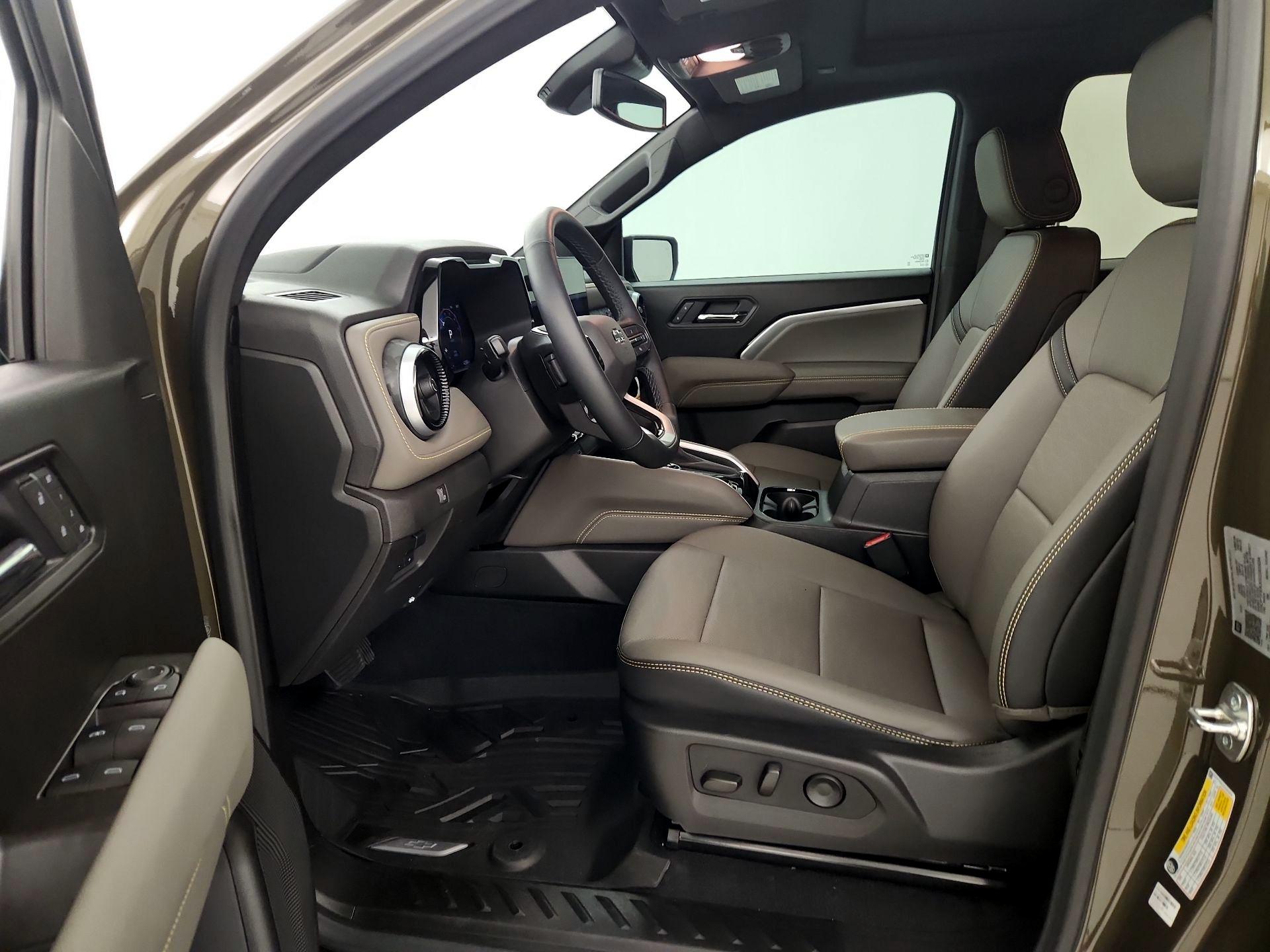 Thumbnail: 2025 Chevrolet Colorado - 11