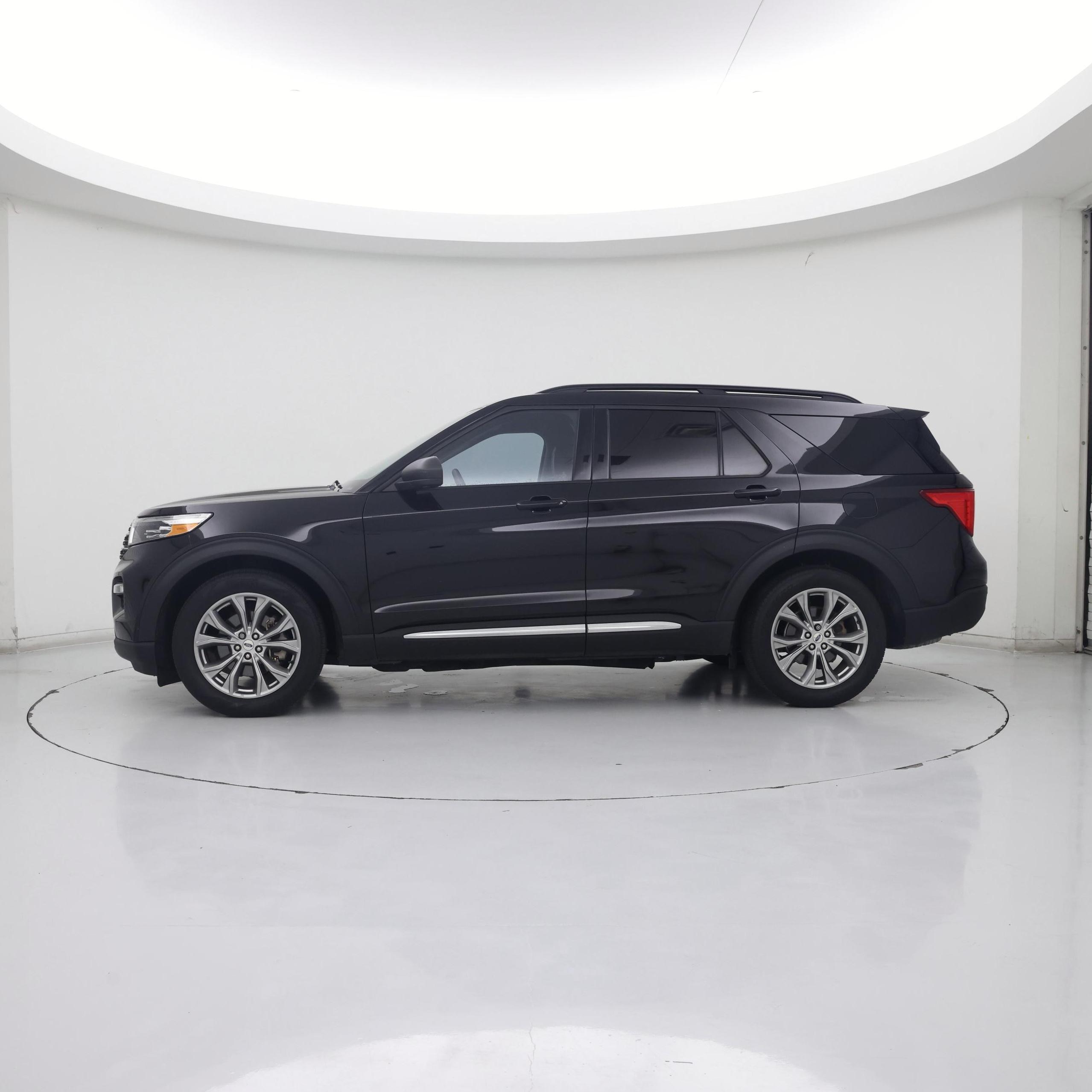 Thumbnail: 2022 Ford Explorer - 3