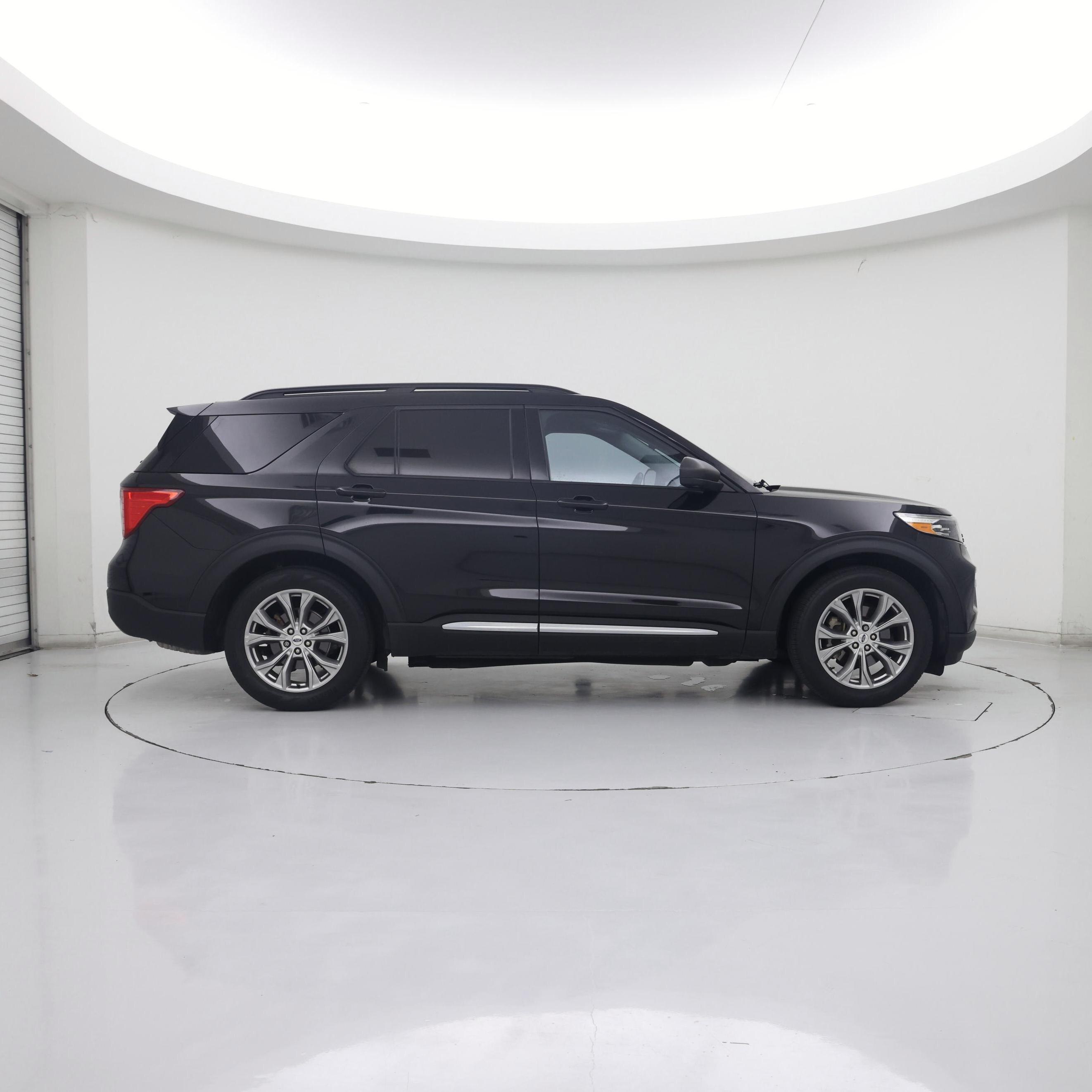 Thumbnail: 2022 Ford Explorer - 7