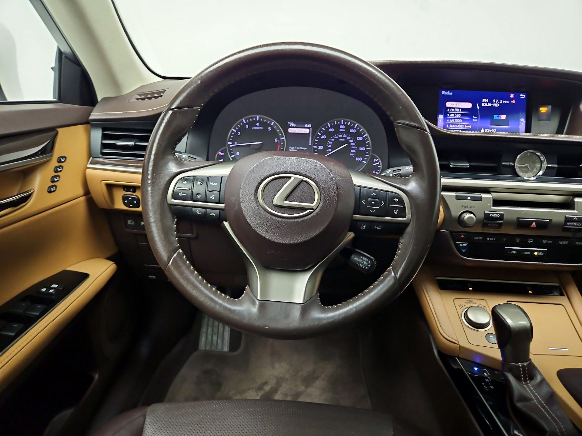 Thumbnail: 2018 Lexus ES - 10
