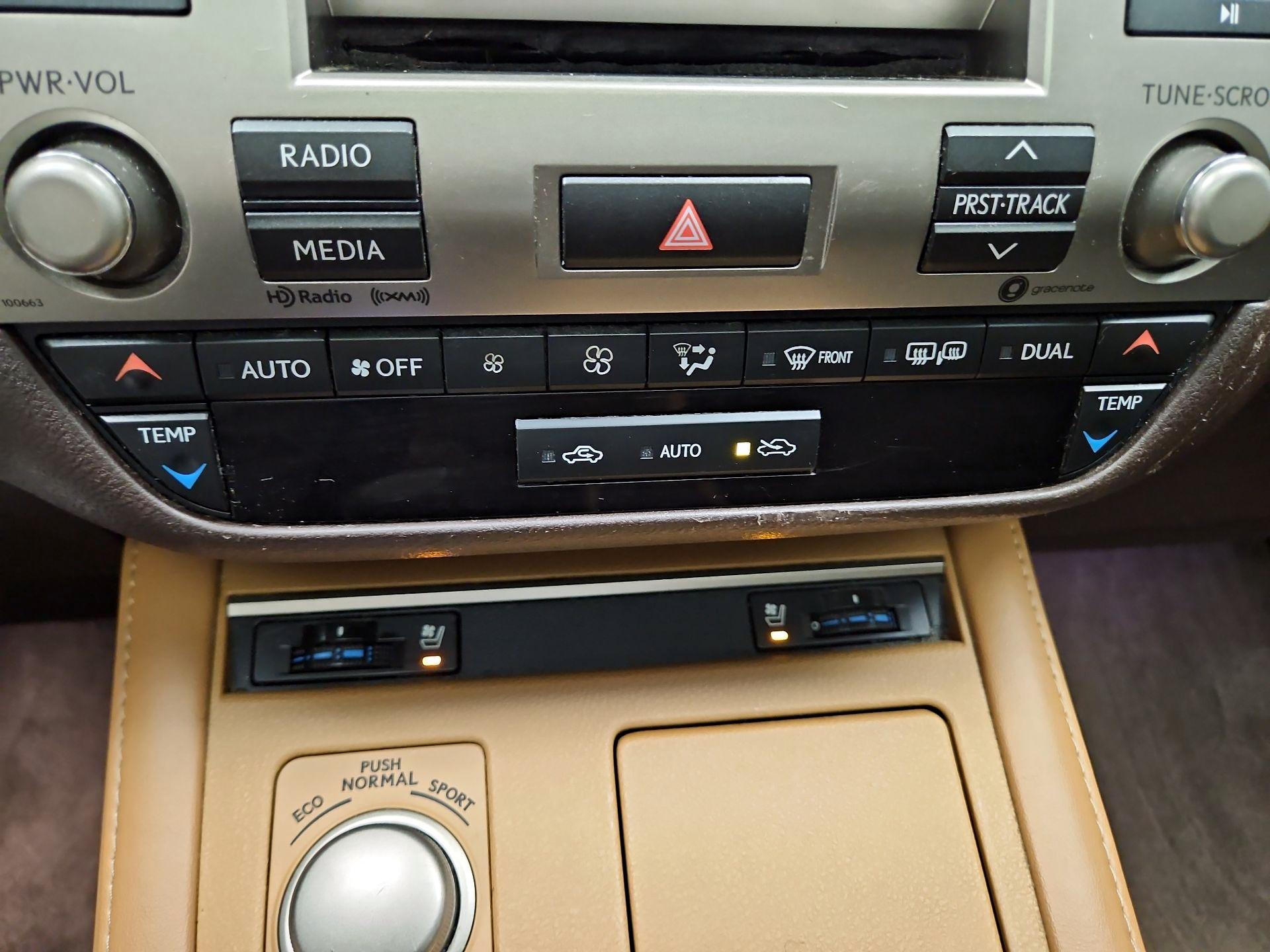 Thumbnail: 2018 Lexus ES - 16