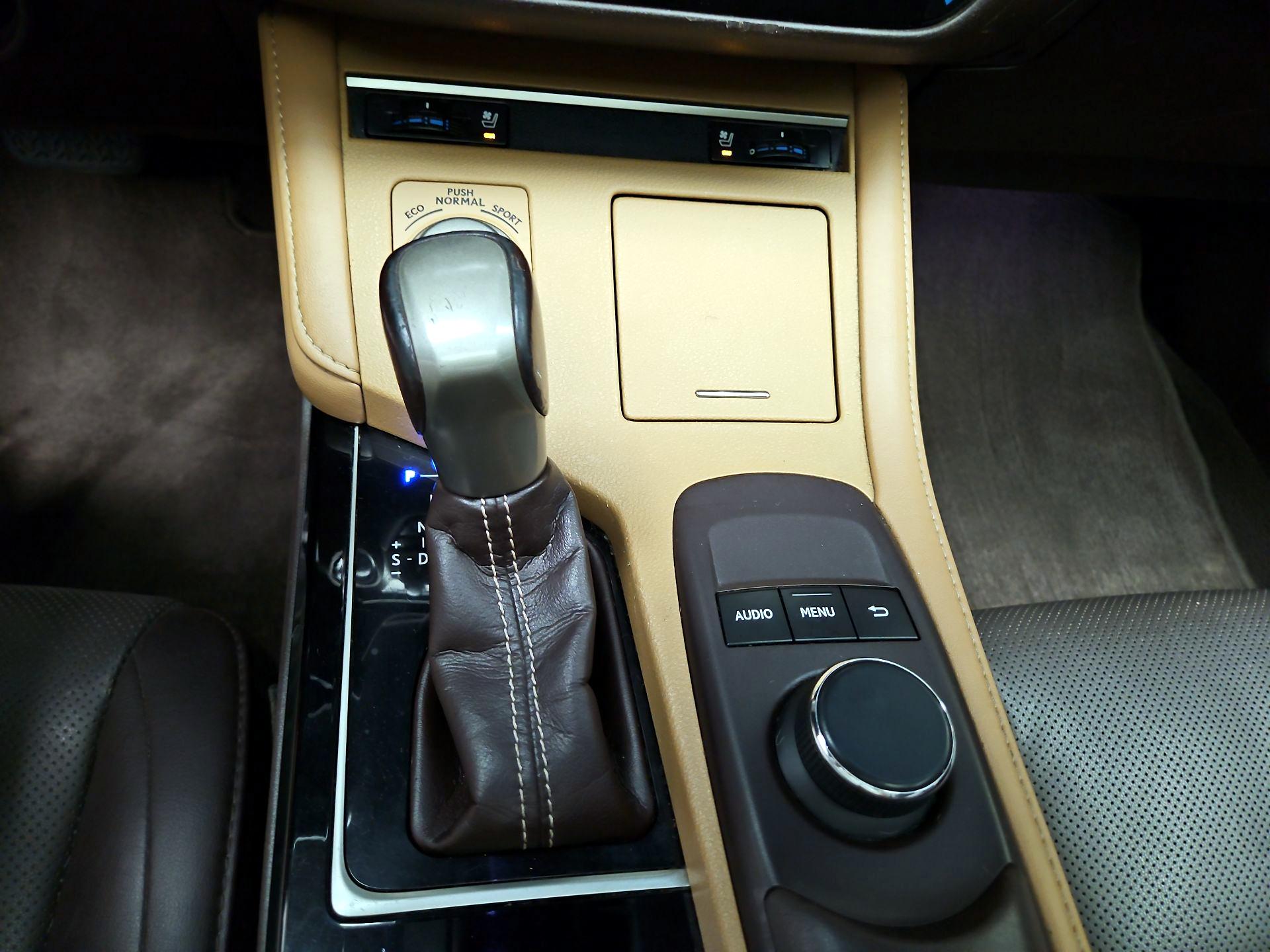 Thumbnail: 2018 Lexus ES - 17