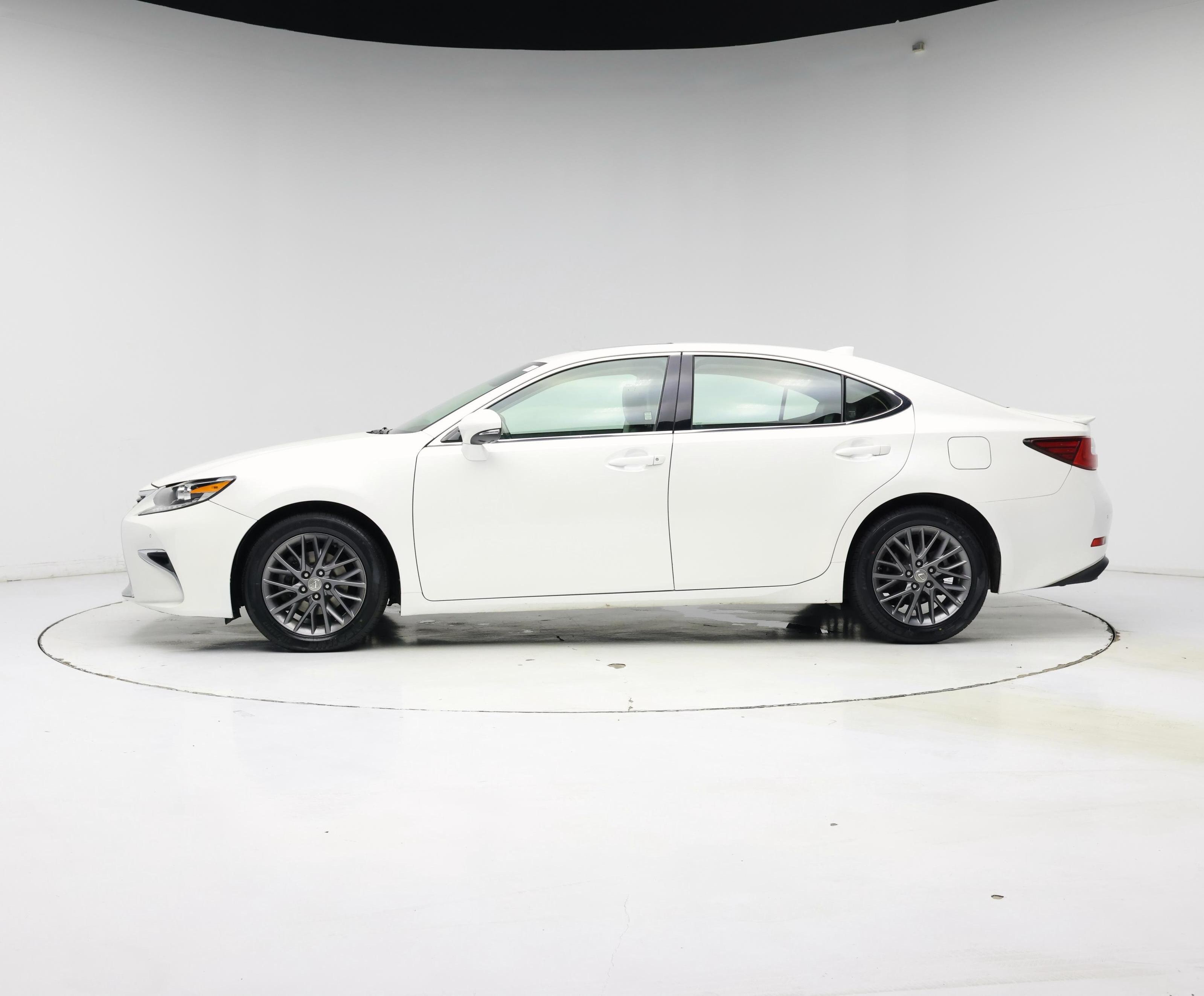 Thumbnail: 2018 Lexus ES - 3