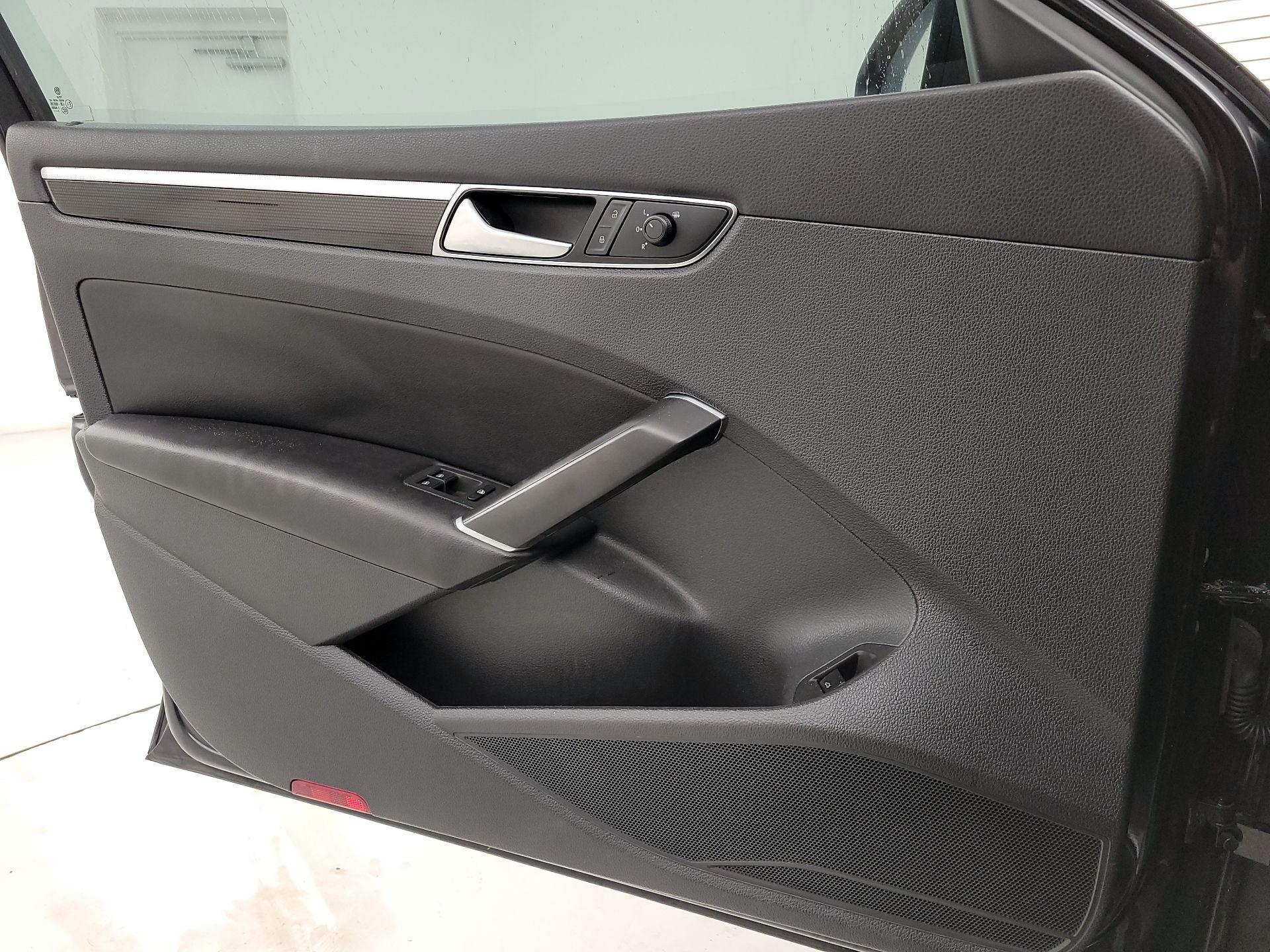 Thumbnail: 2019 Volkswagen Passat - 12