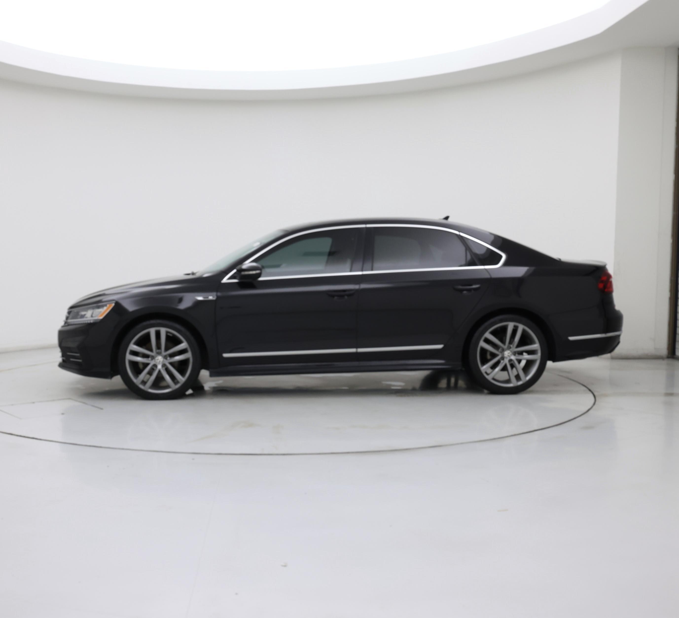 Thumbnail: 2019 Volkswagen Passat - 3