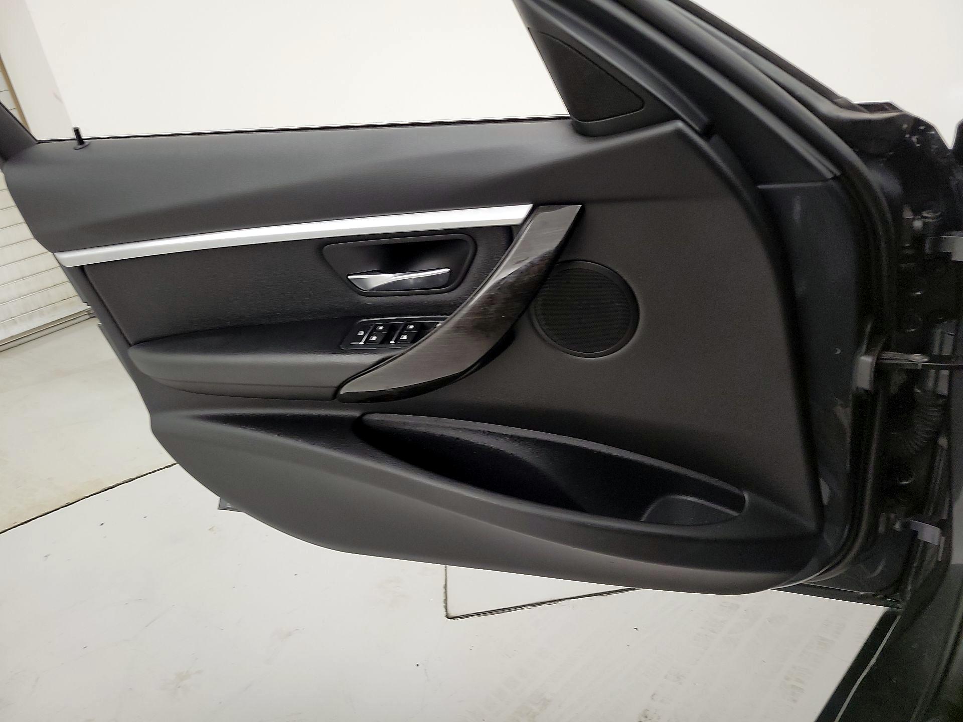 Thumbnail: 2018 BMW 3 Series - 12