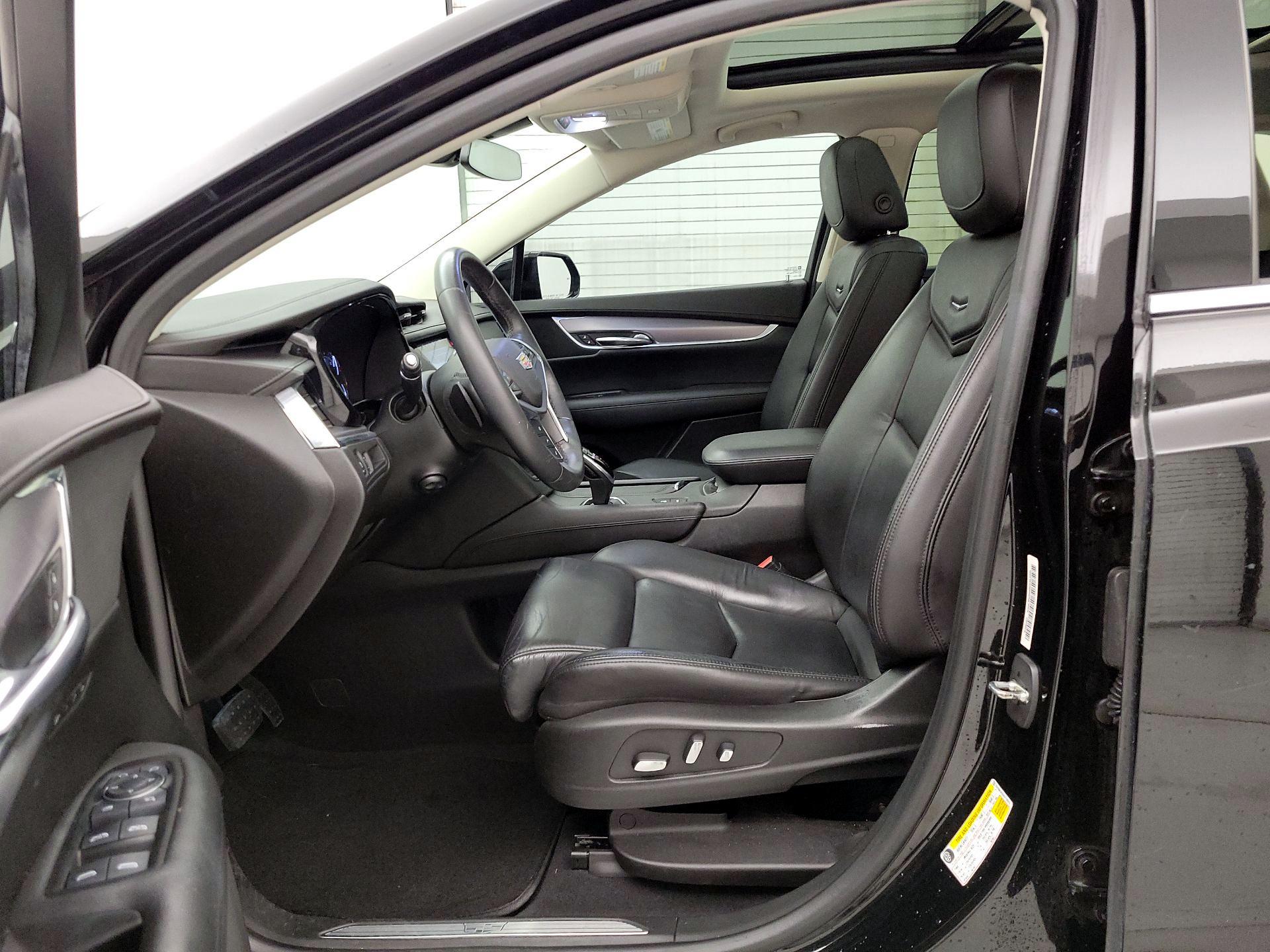 Thumbnail: 2017 Cadillac XT5 - 11