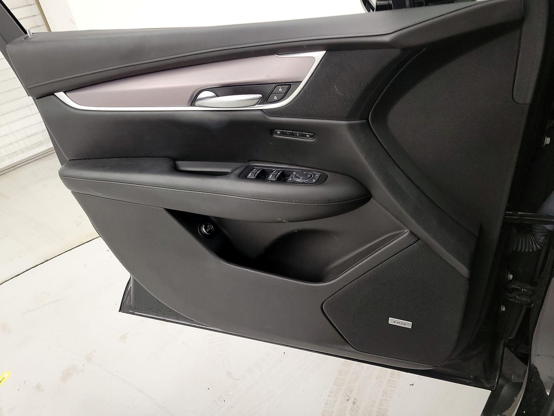 Thumbnail: 2017 Cadillac XT5 - 12