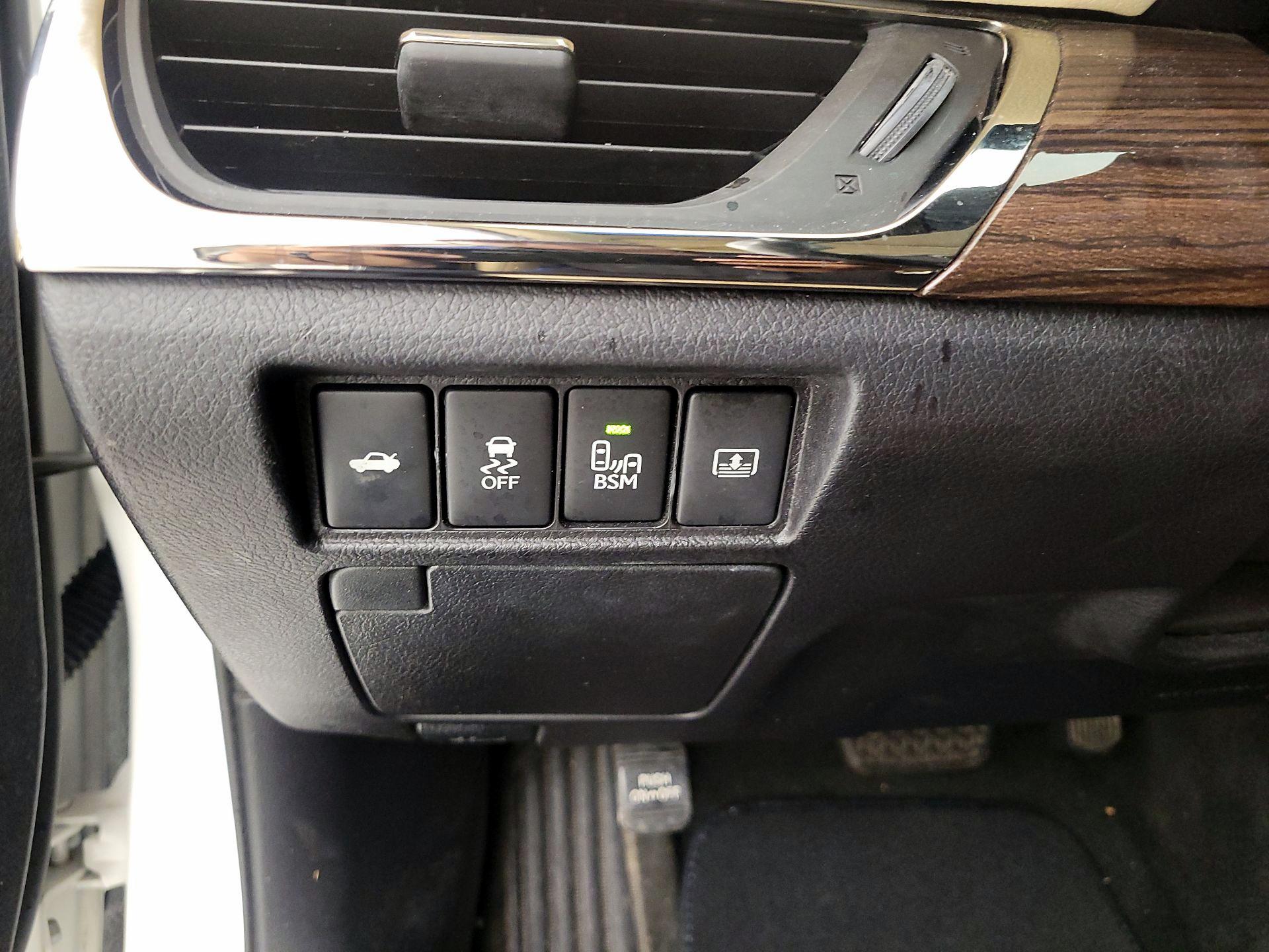 Thumbnail: 2015 Toyota Avalon - 13