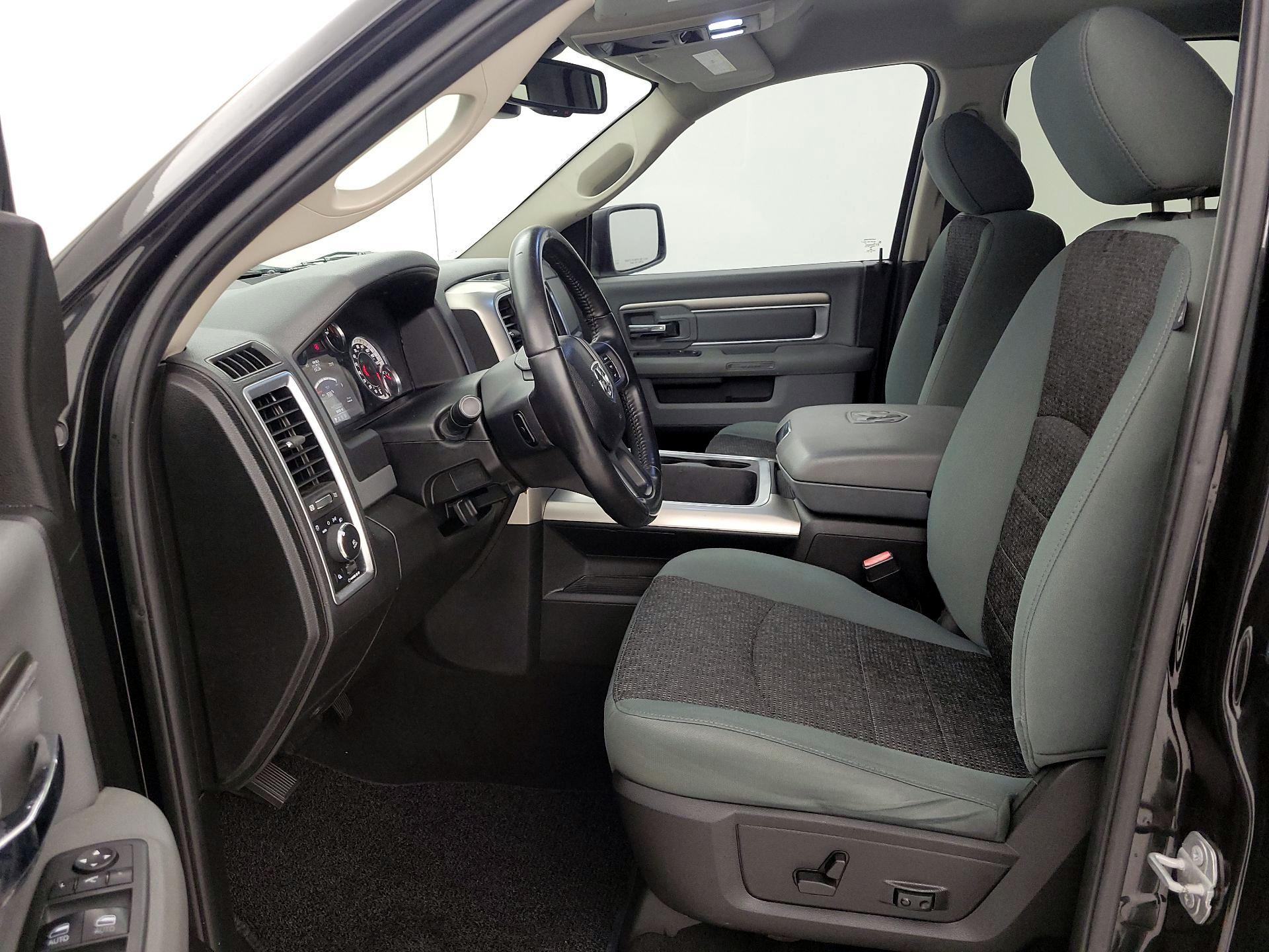 Thumbnail: 2019 RAM 1500 Classic - 11