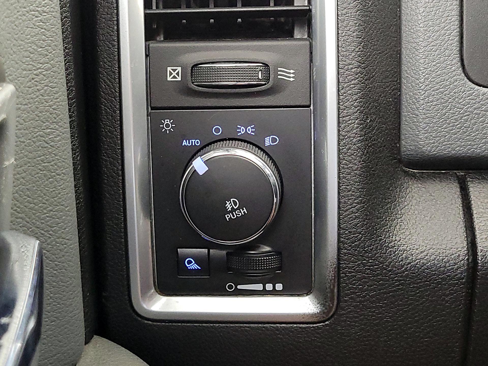 Thumbnail: 2019 RAM 1500 Classic - 13
