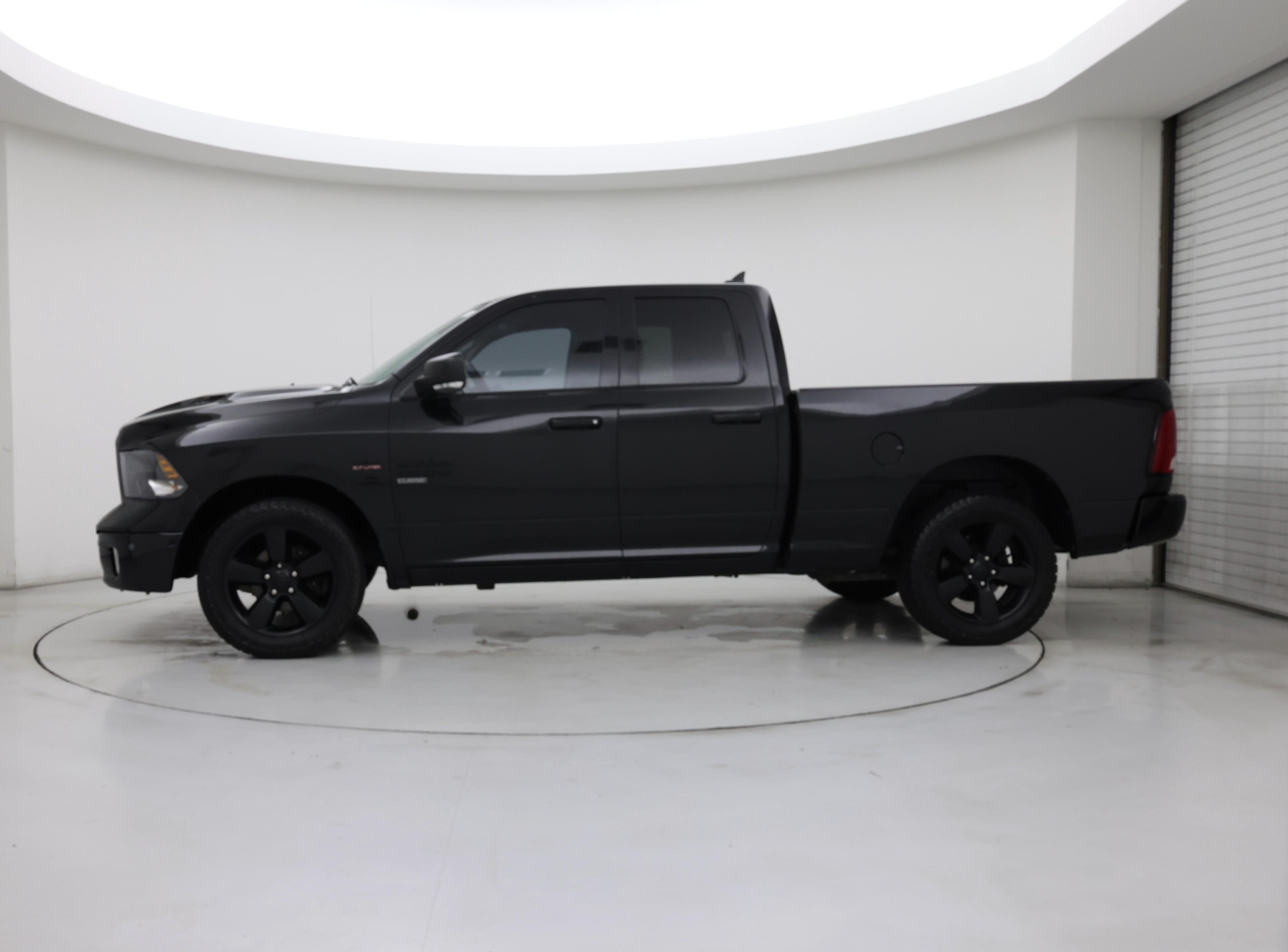 Thumbnail: 2019 RAM 1500 Classic - 3