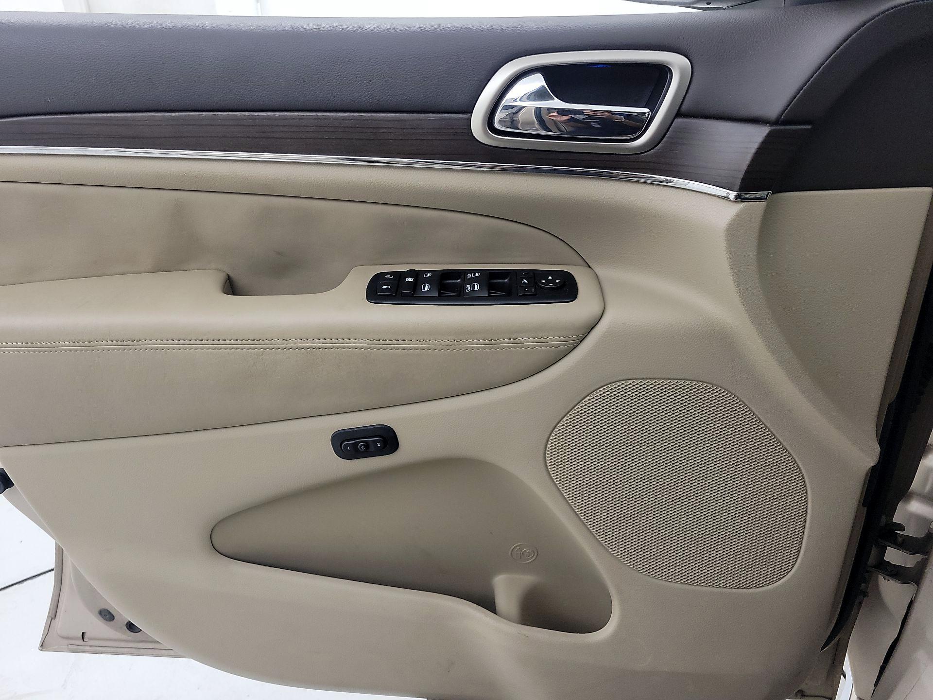 Thumbnail: 2015 Jeep Grand Cherokee - 12