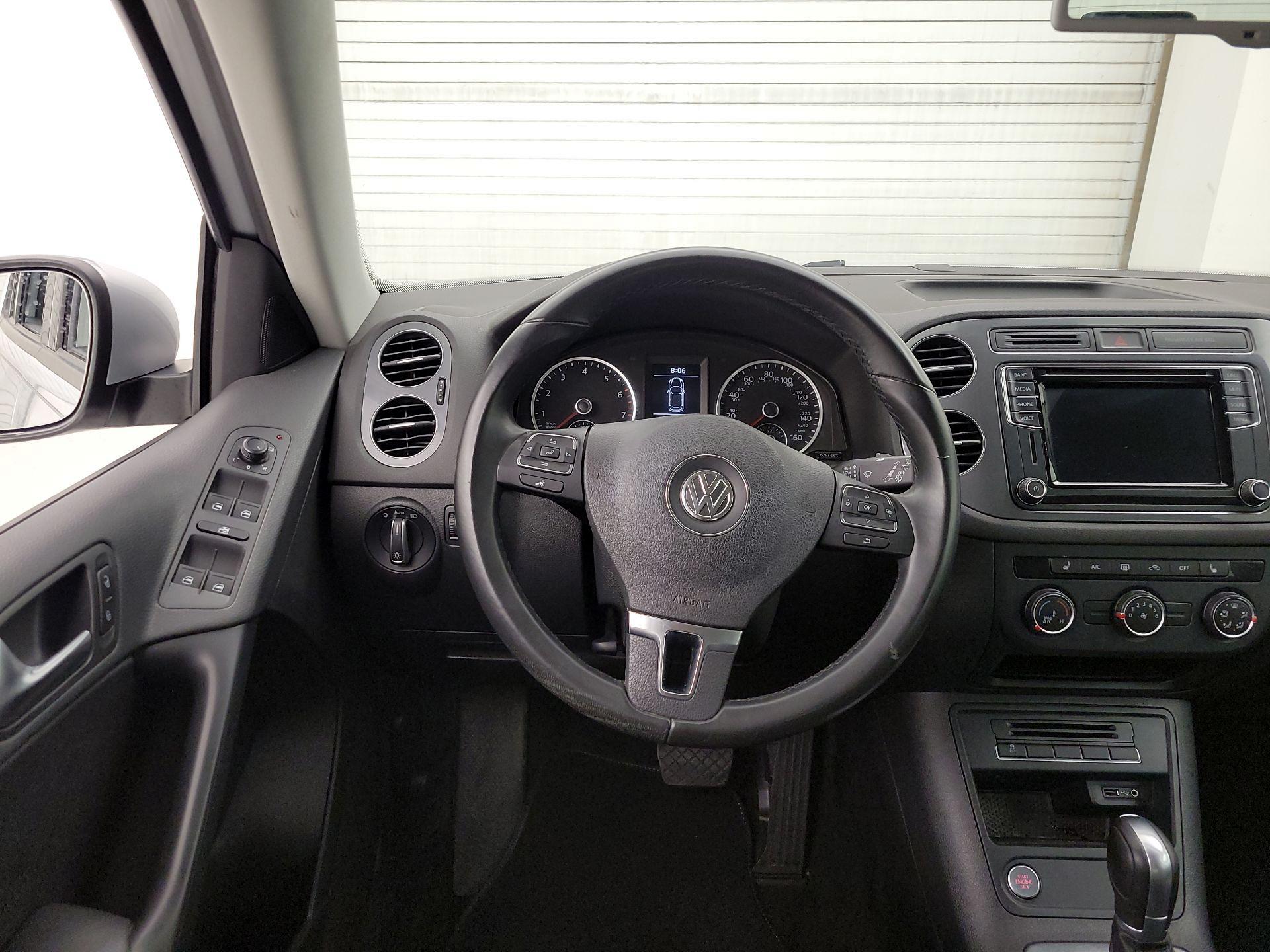 Thumbnail: 2017 Volkswagen Tiguan - 10