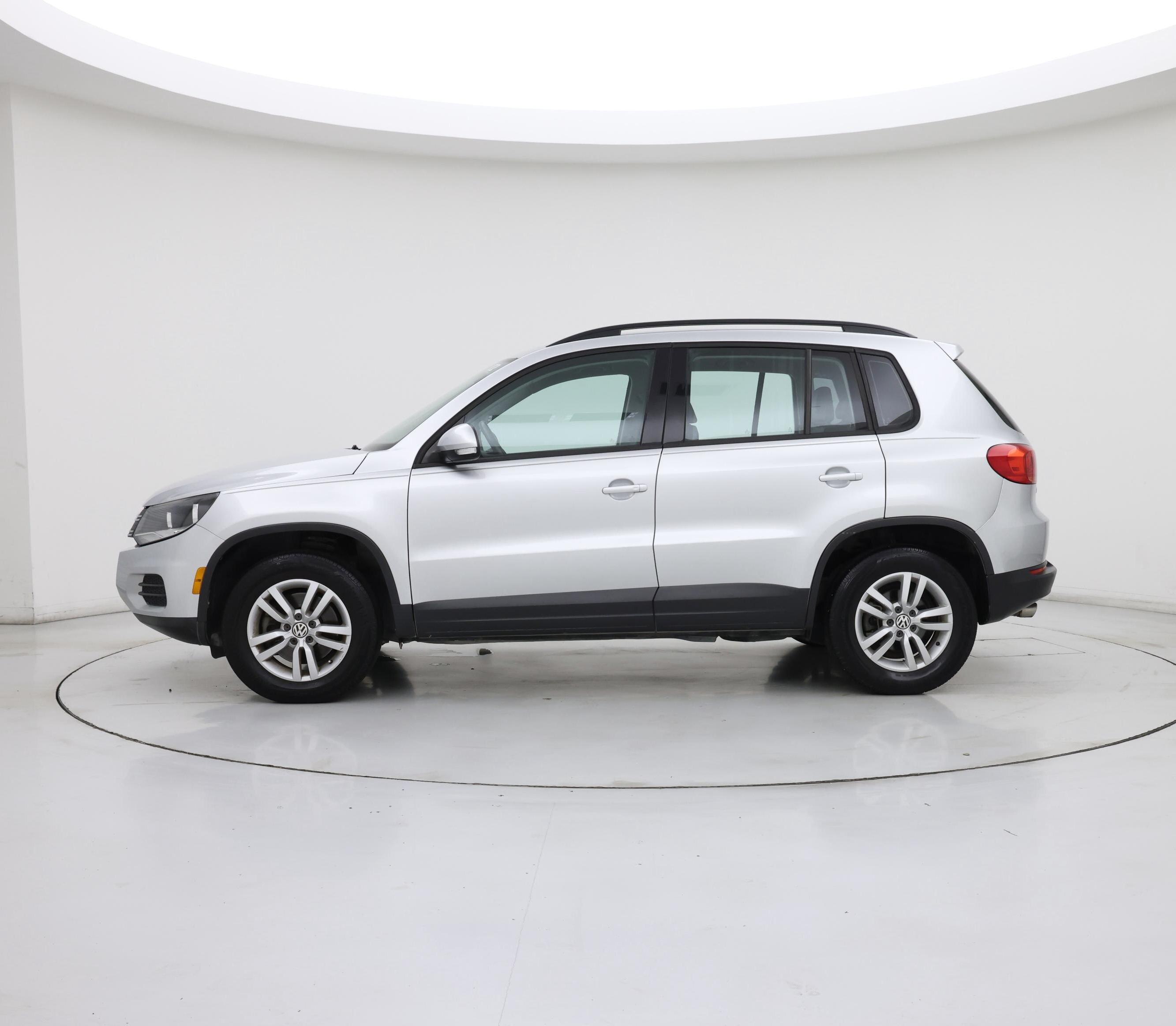 Thumbnail: 2017 Volkswagen Tiguan - 3