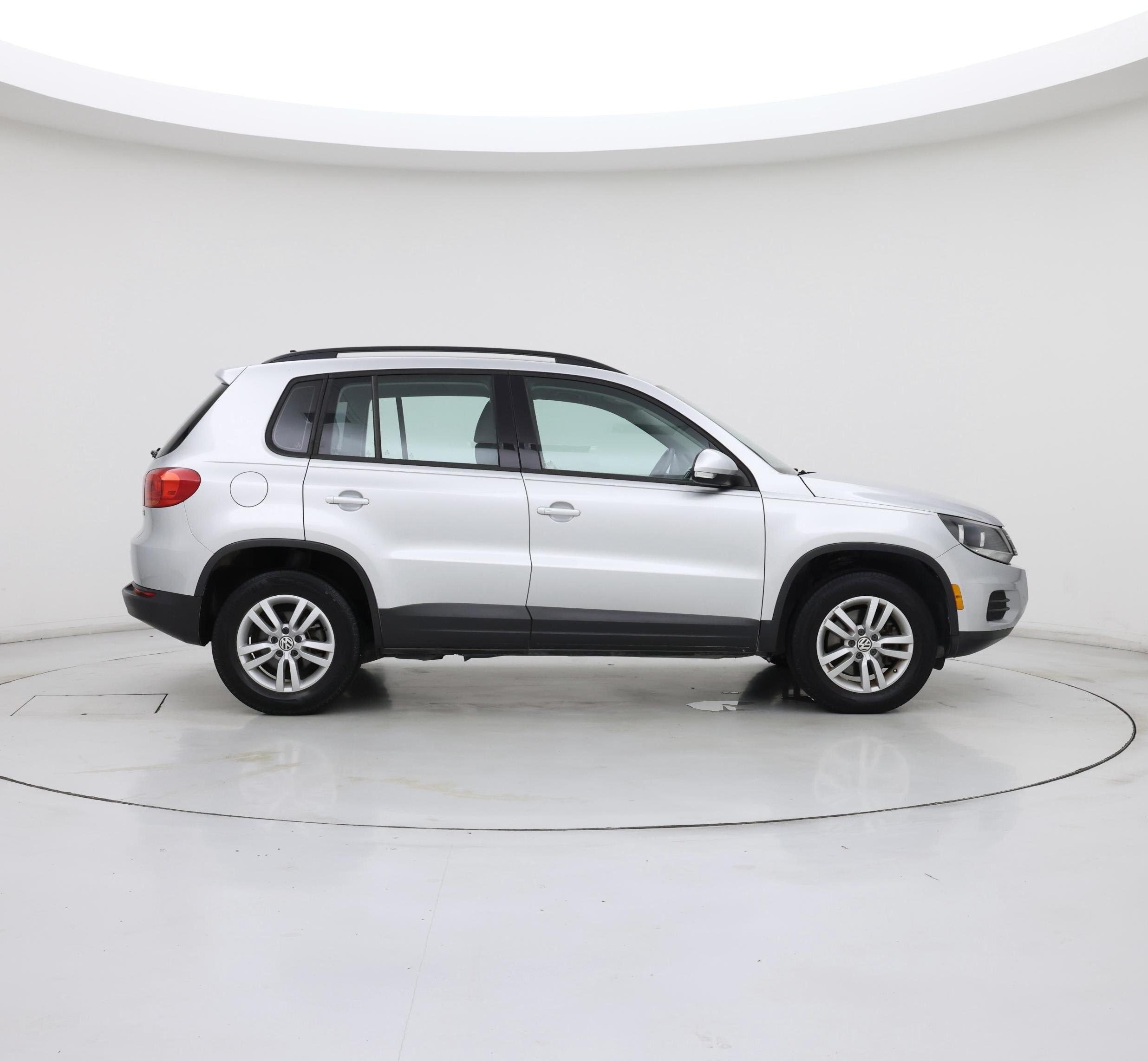 Thumbnail: 2017 Volkswagen Tiguan - 7