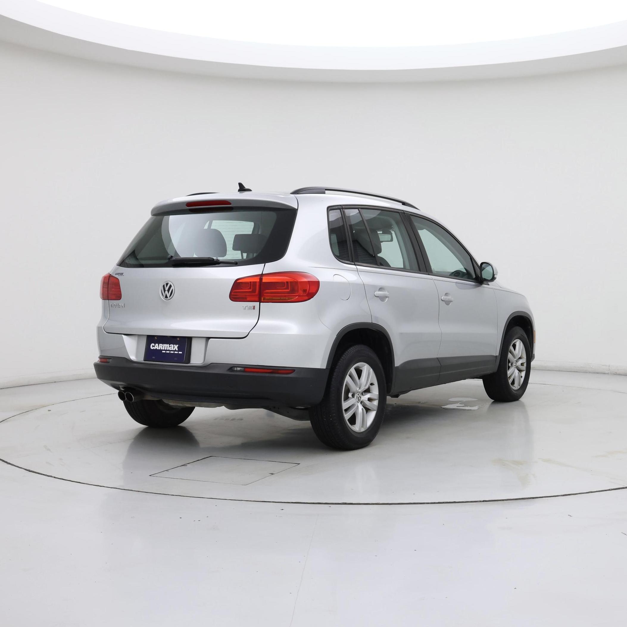 Thumbnail: 2017 Volkswagen Tiguan - 8