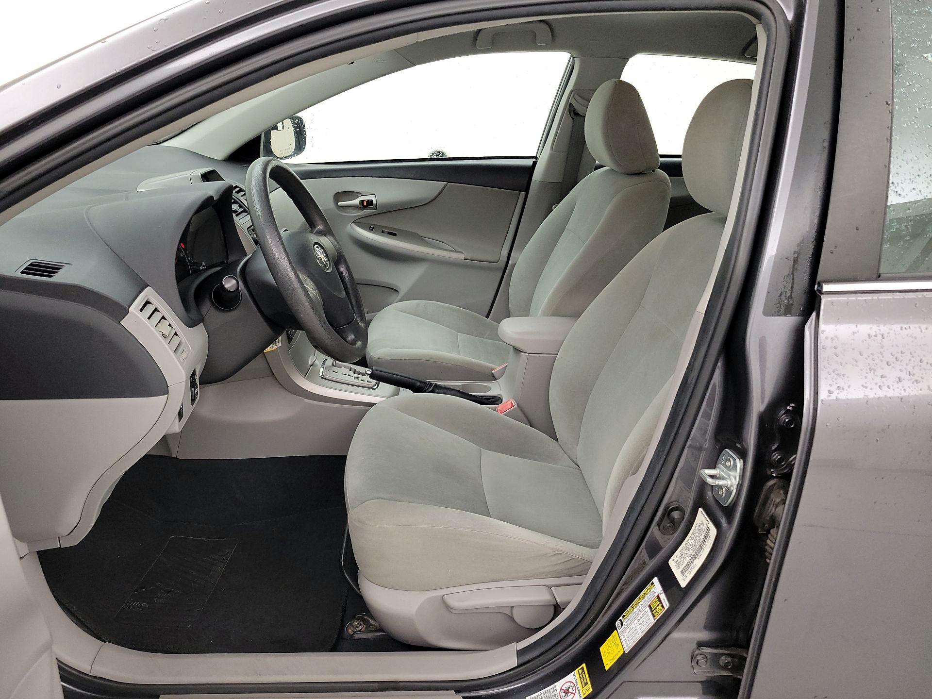 Thumbnail: 2013 Toyota Corolla - 11