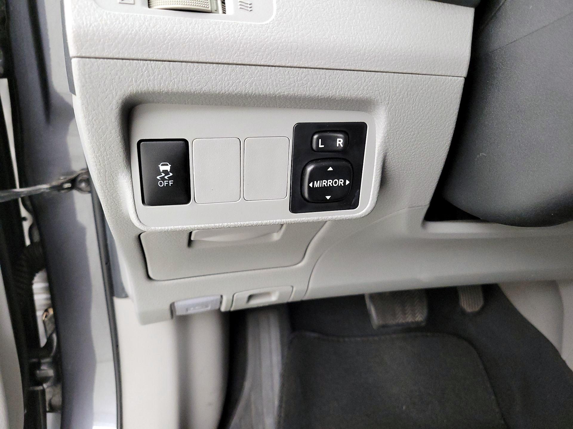 Thumbnail: 2013 Toyota Corolla - 13