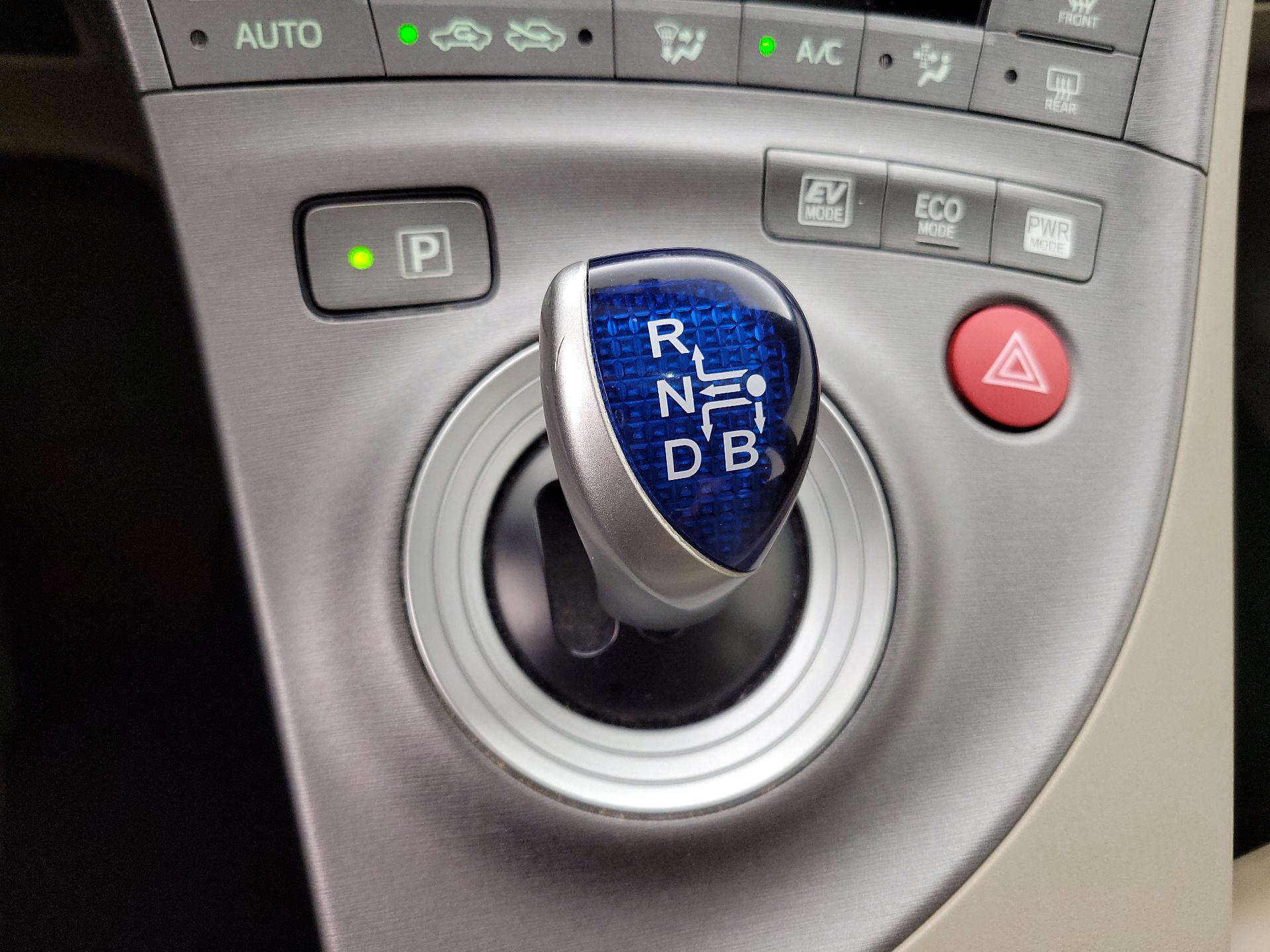 Thumbnail: 2015 Toyota Prius - 18